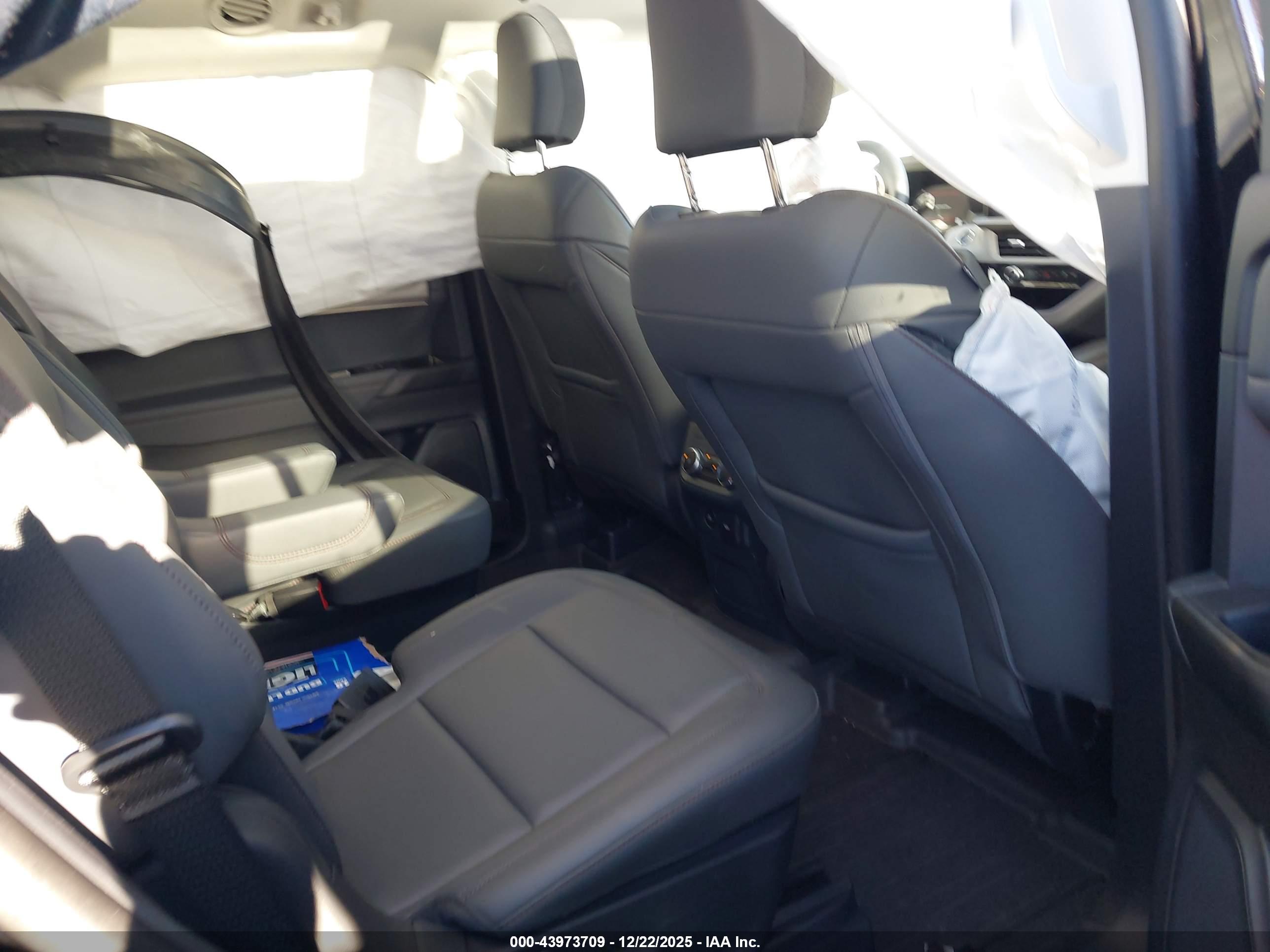 FORD EXPLORER image 8