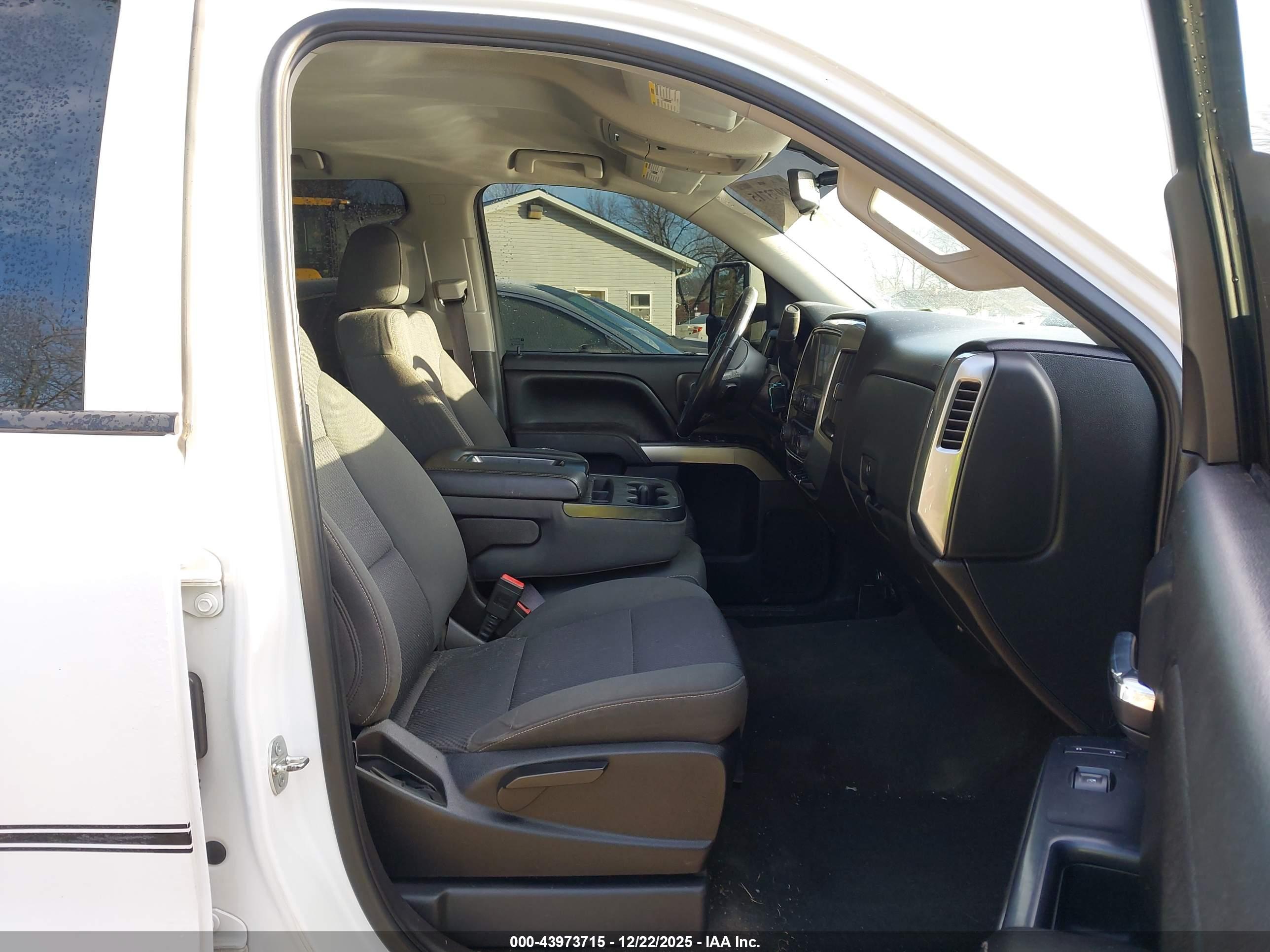 CHEVROLET SILVERADO image 5