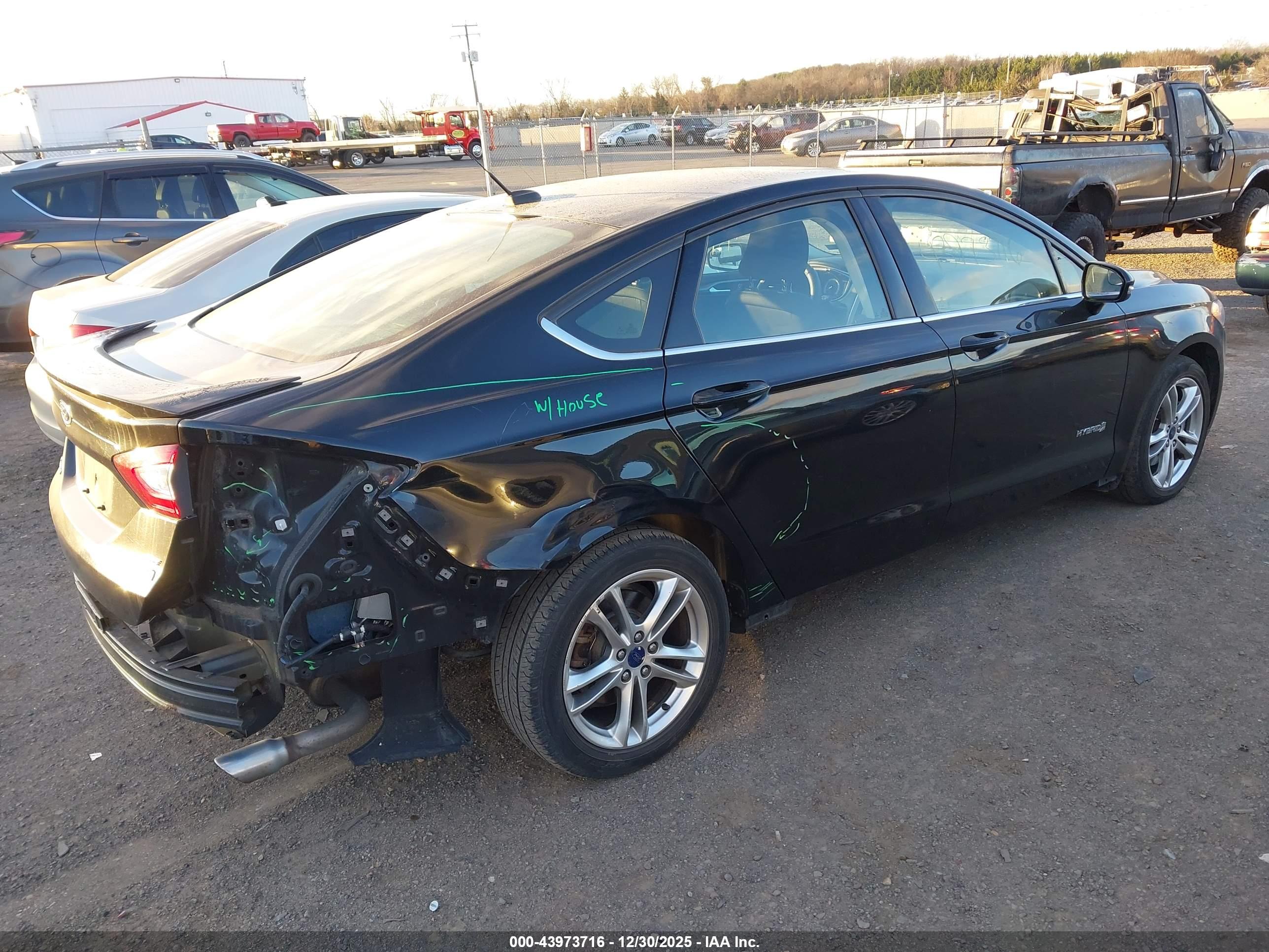 FORD FUSION image 4