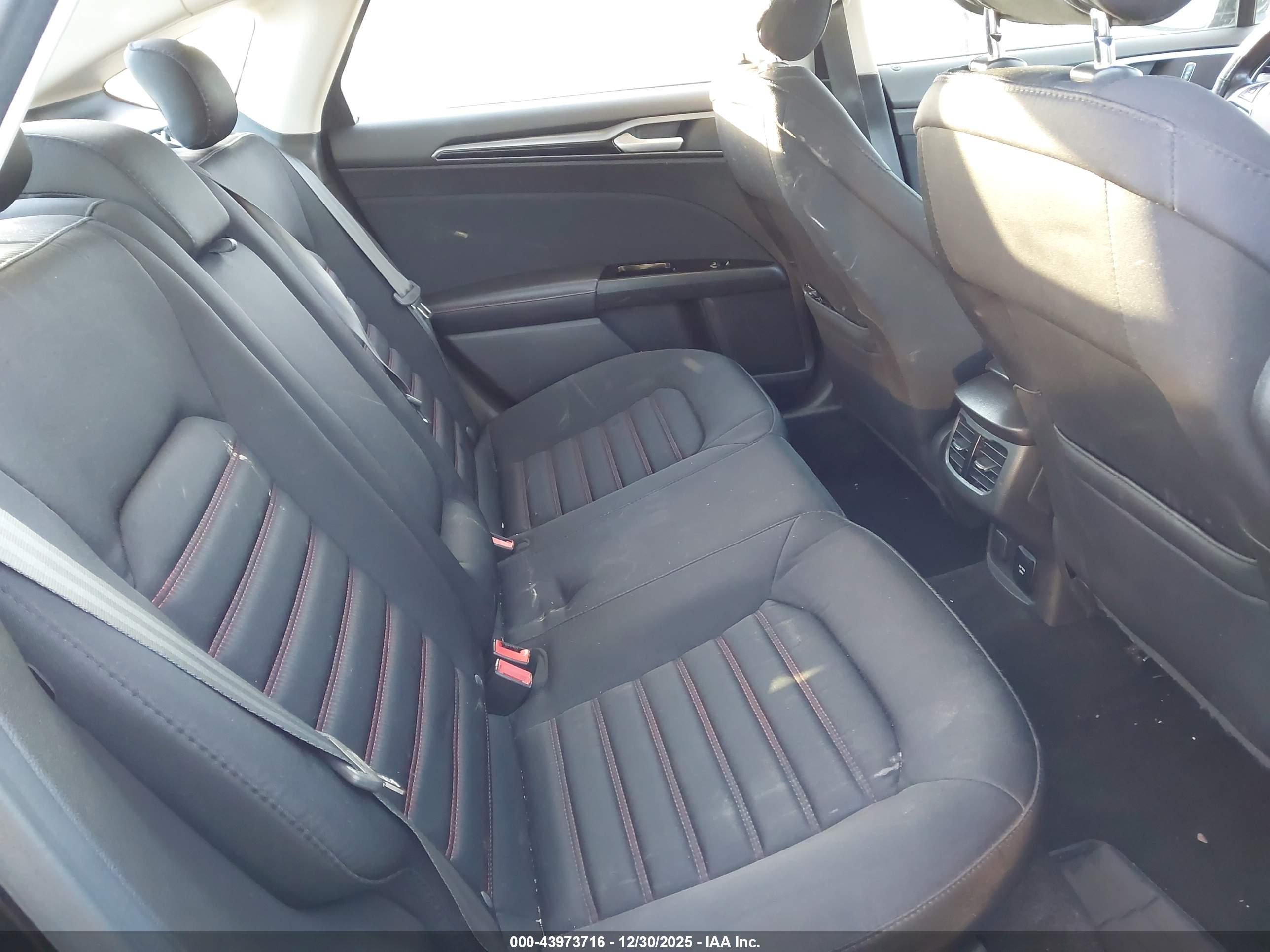 FORD FUSION image 8