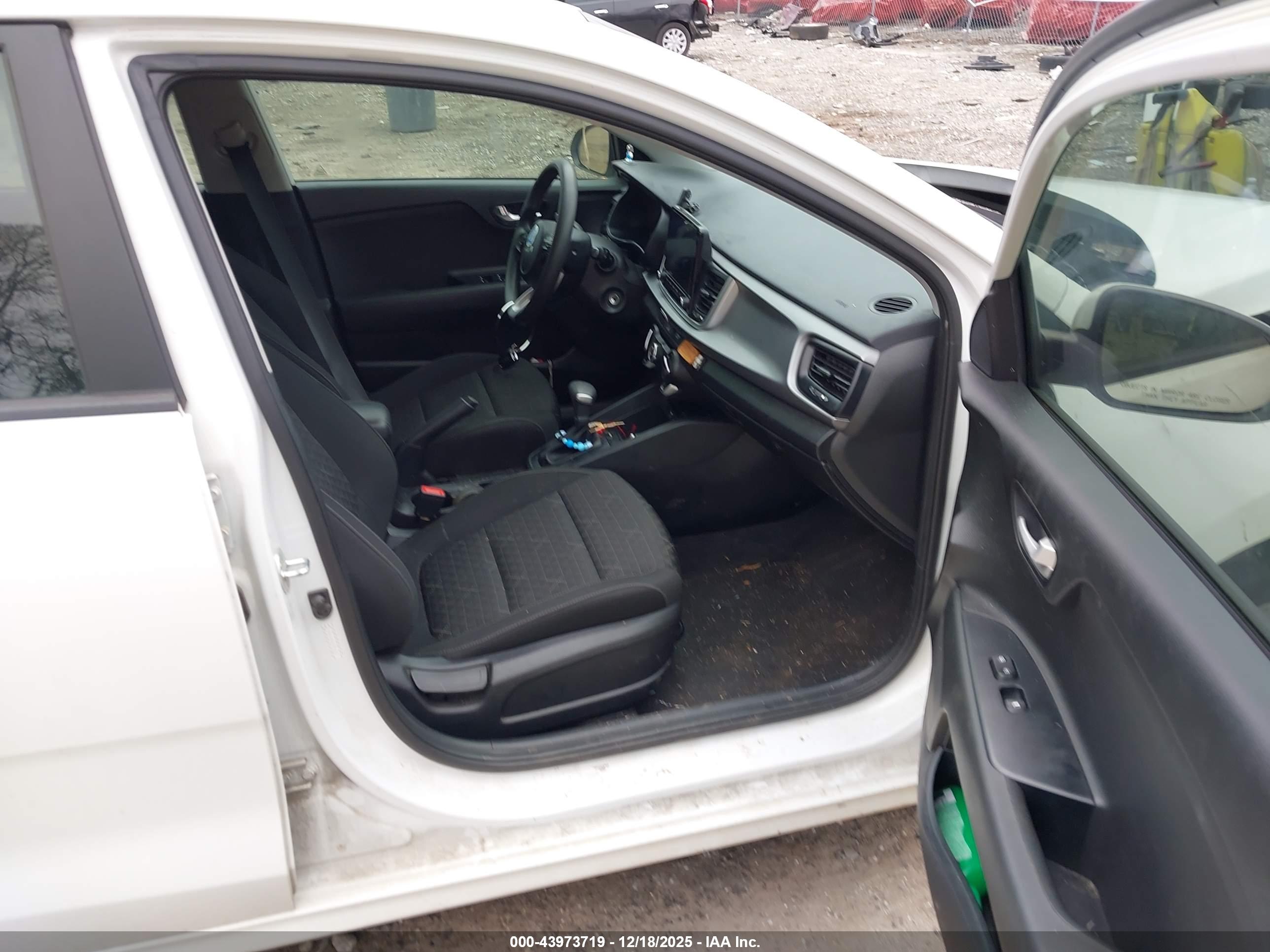 KIA RIO image 5