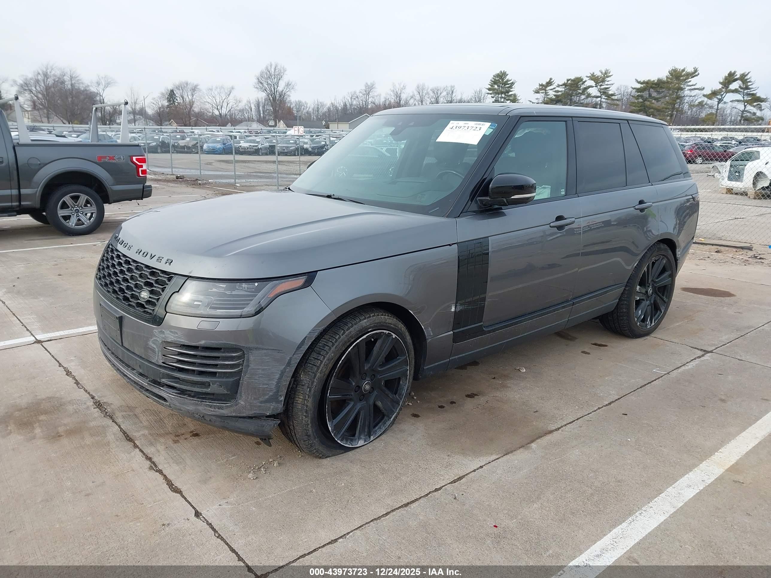LAND ROVER image 2