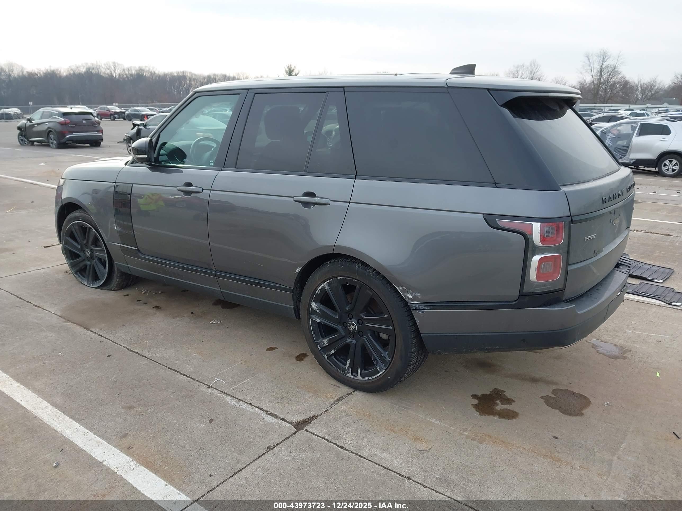 LAND ROVER image 3