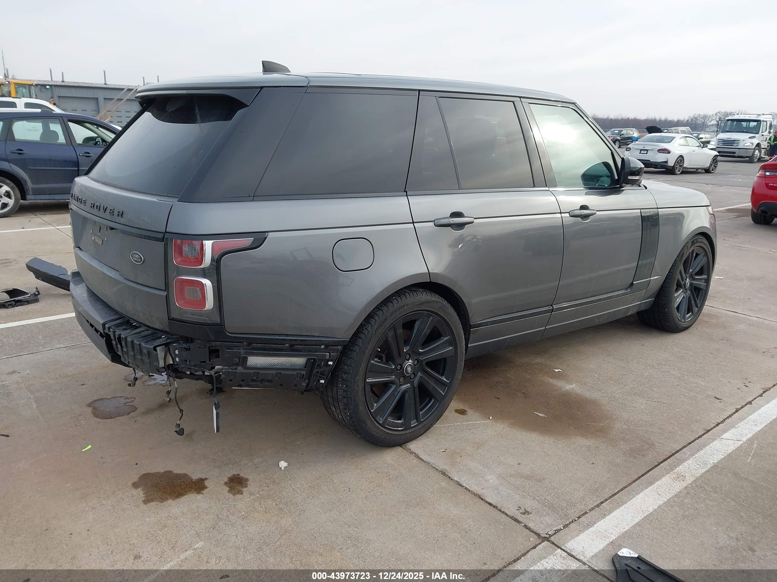 LAND ROVER image 4