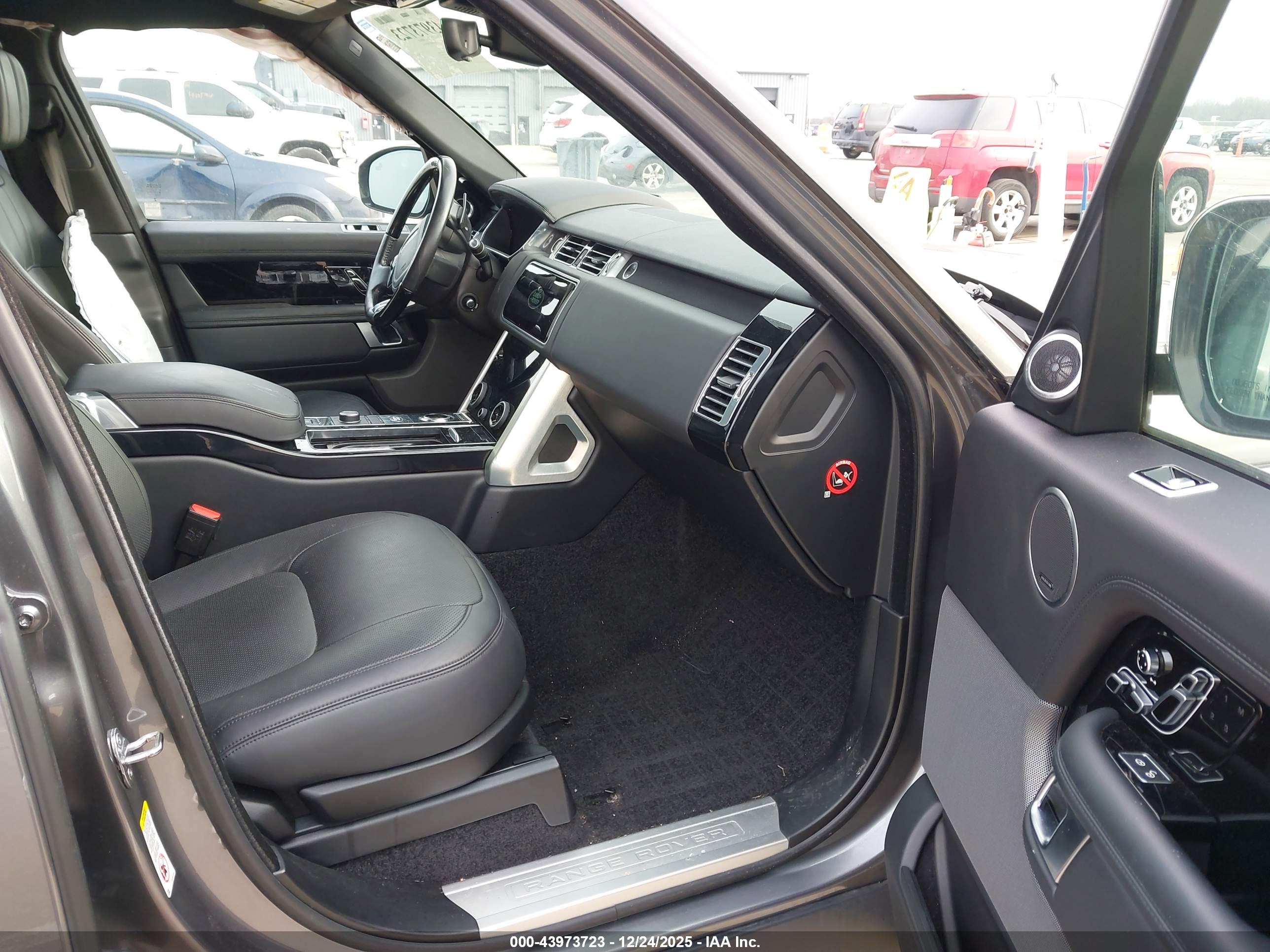 LAND ROVER image 5