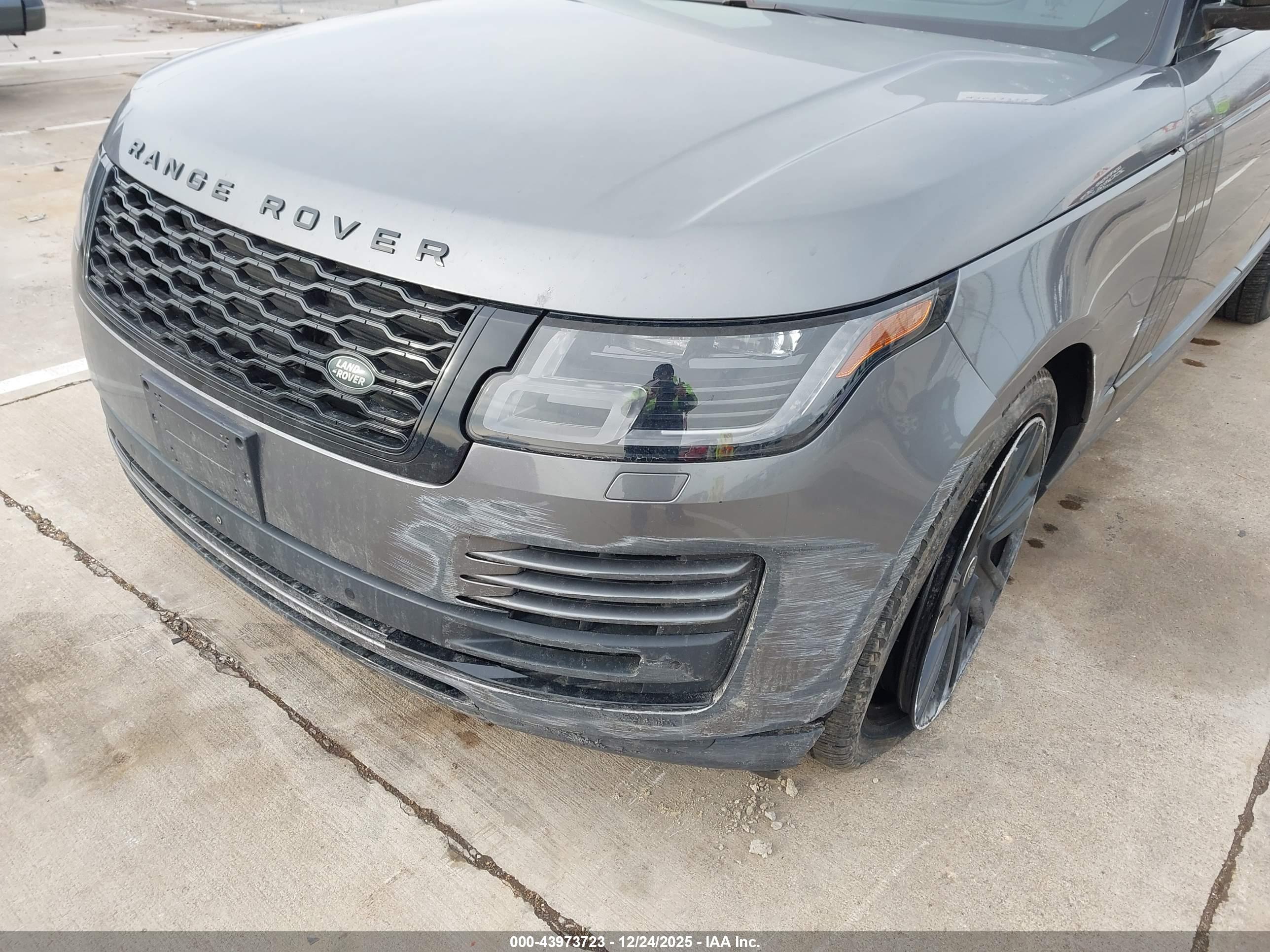LAND ROVER image 6