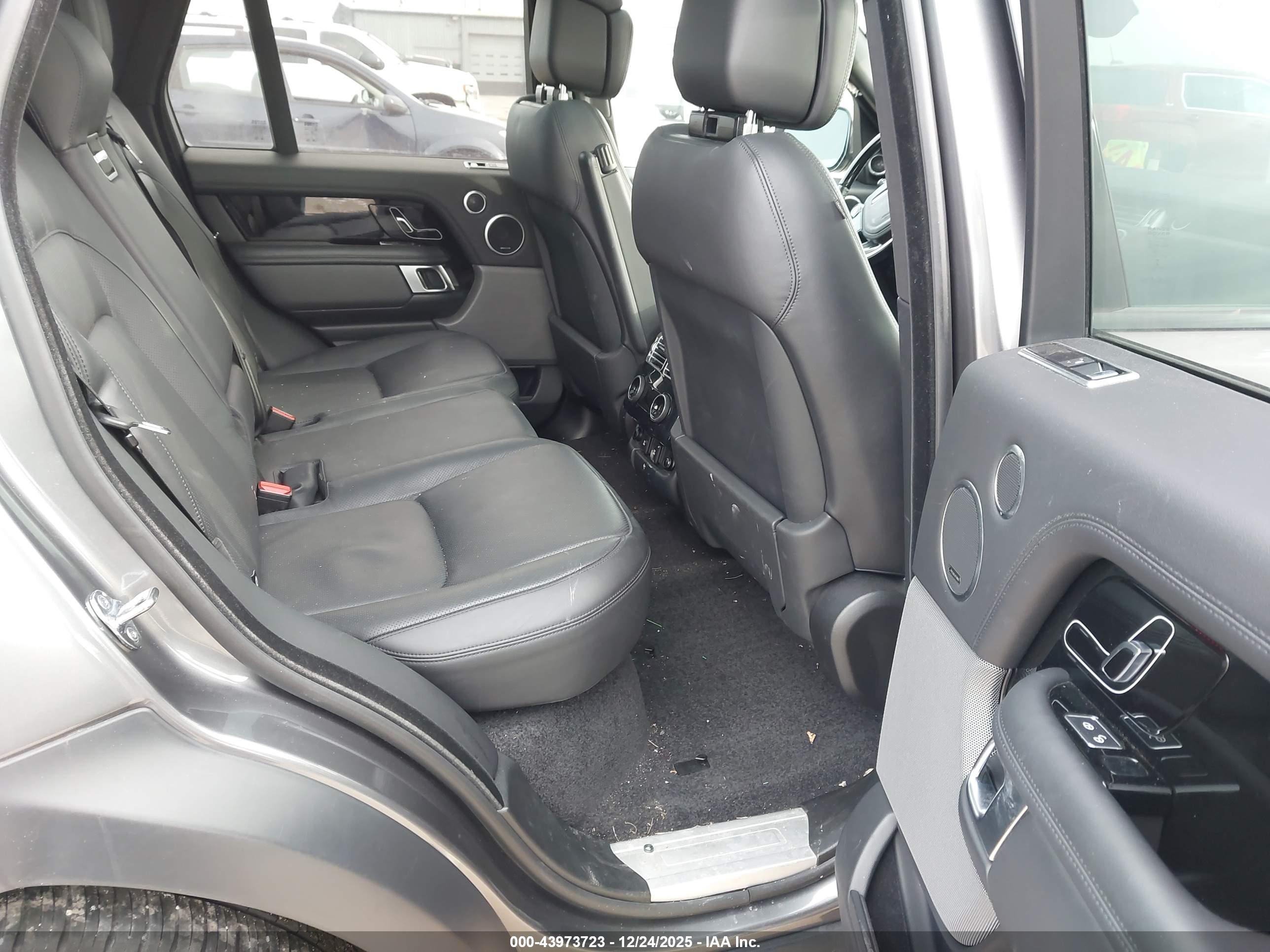 LAND ROVER image 8