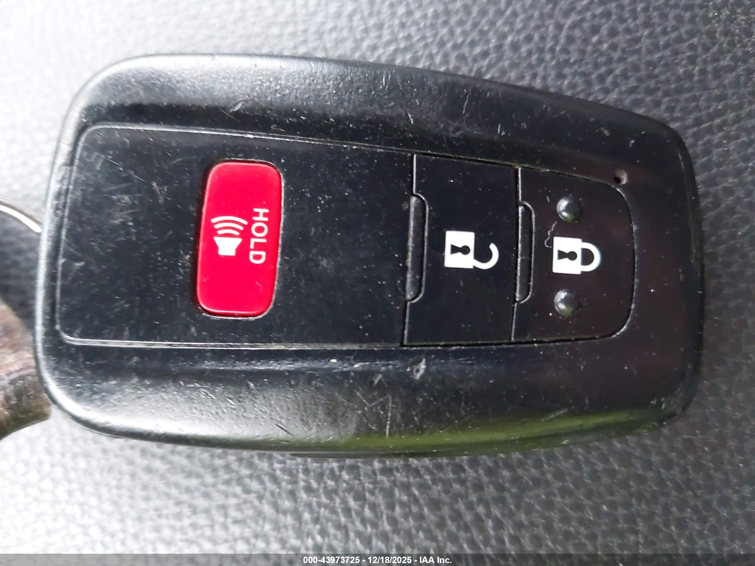 TOYOTA RAV4 image 11