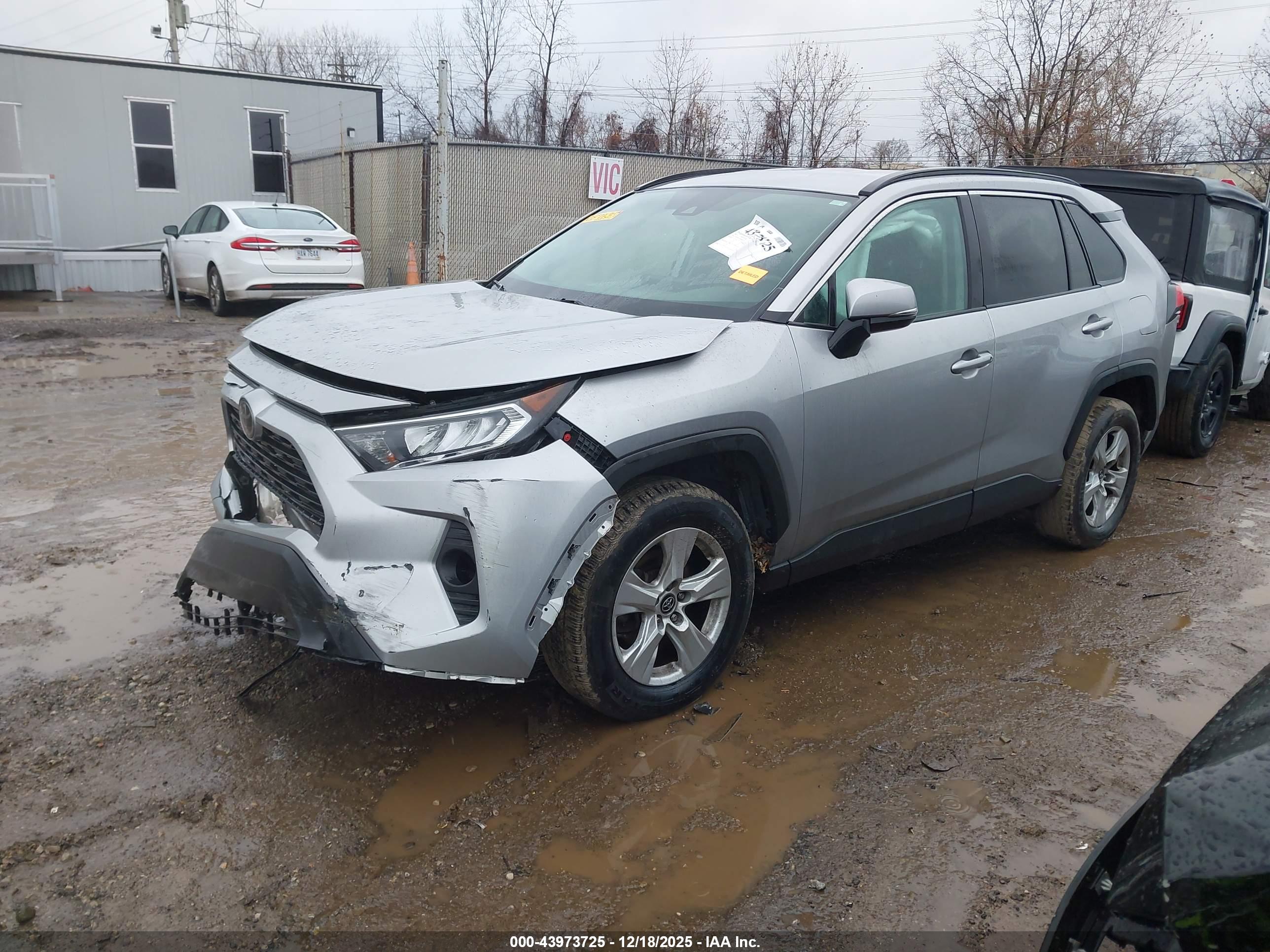 TOYOTA RAV4 image 2