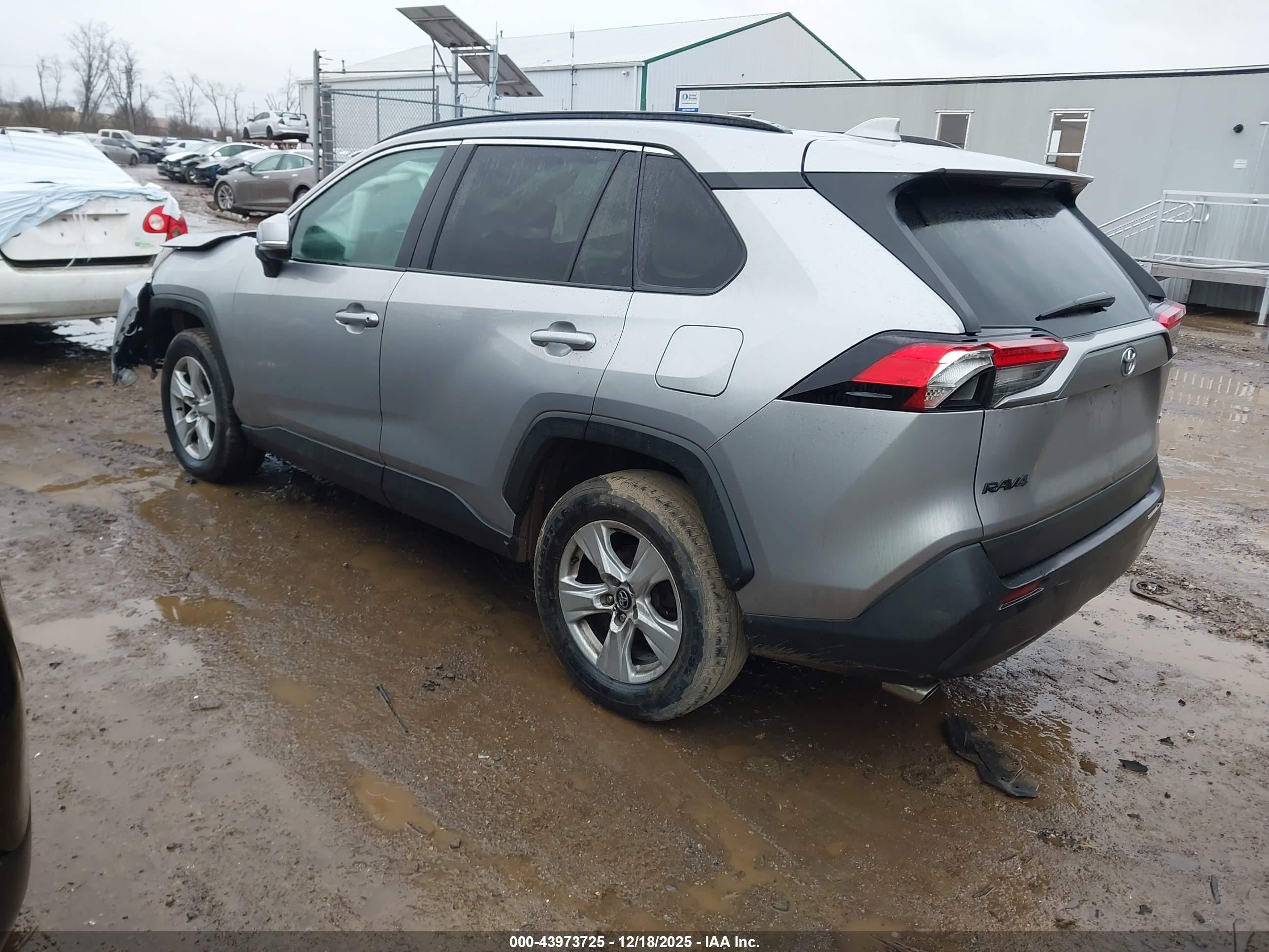 TOYOTA RAV4 image 3