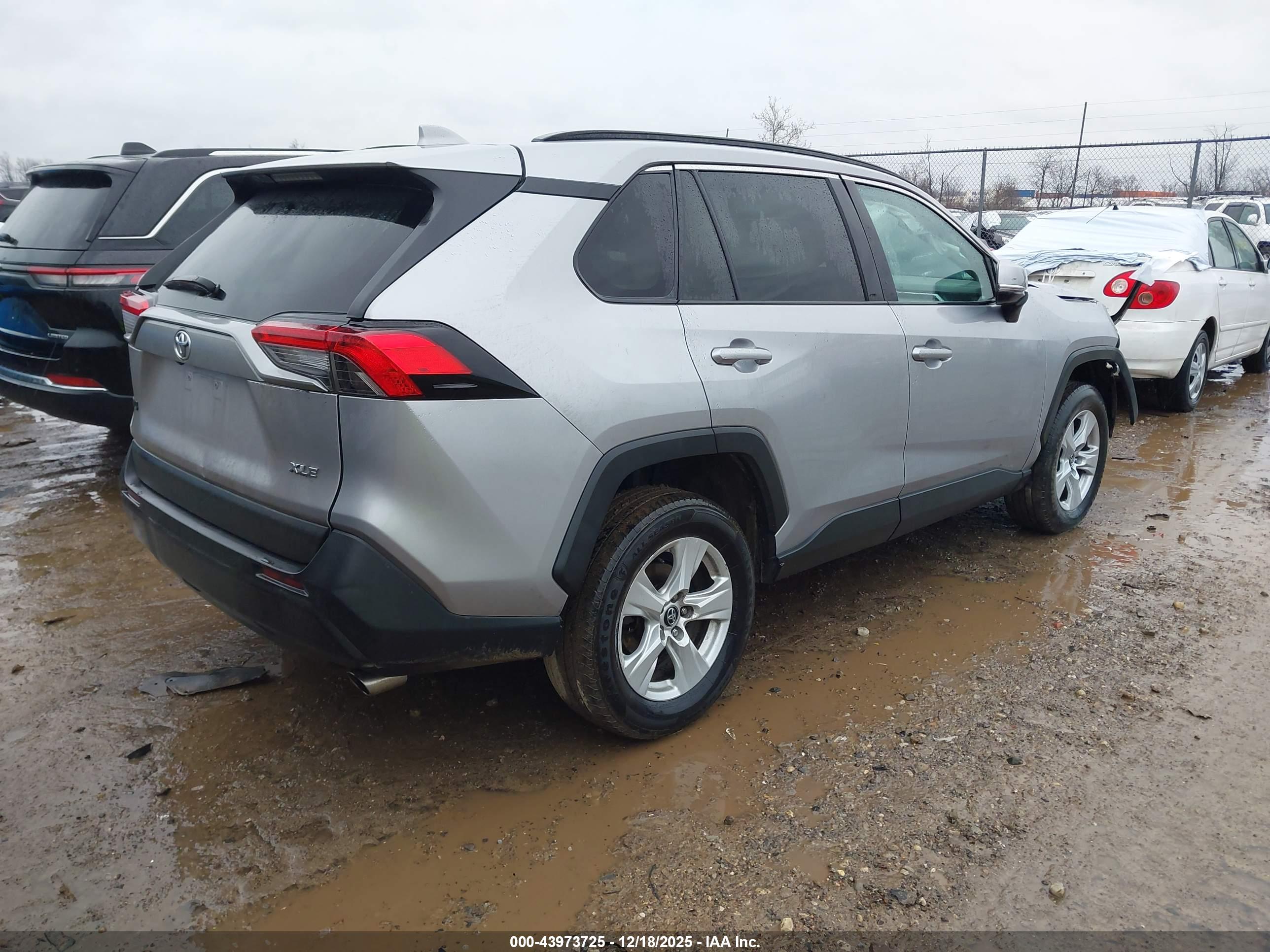 TOYOTA RAV4 image 4