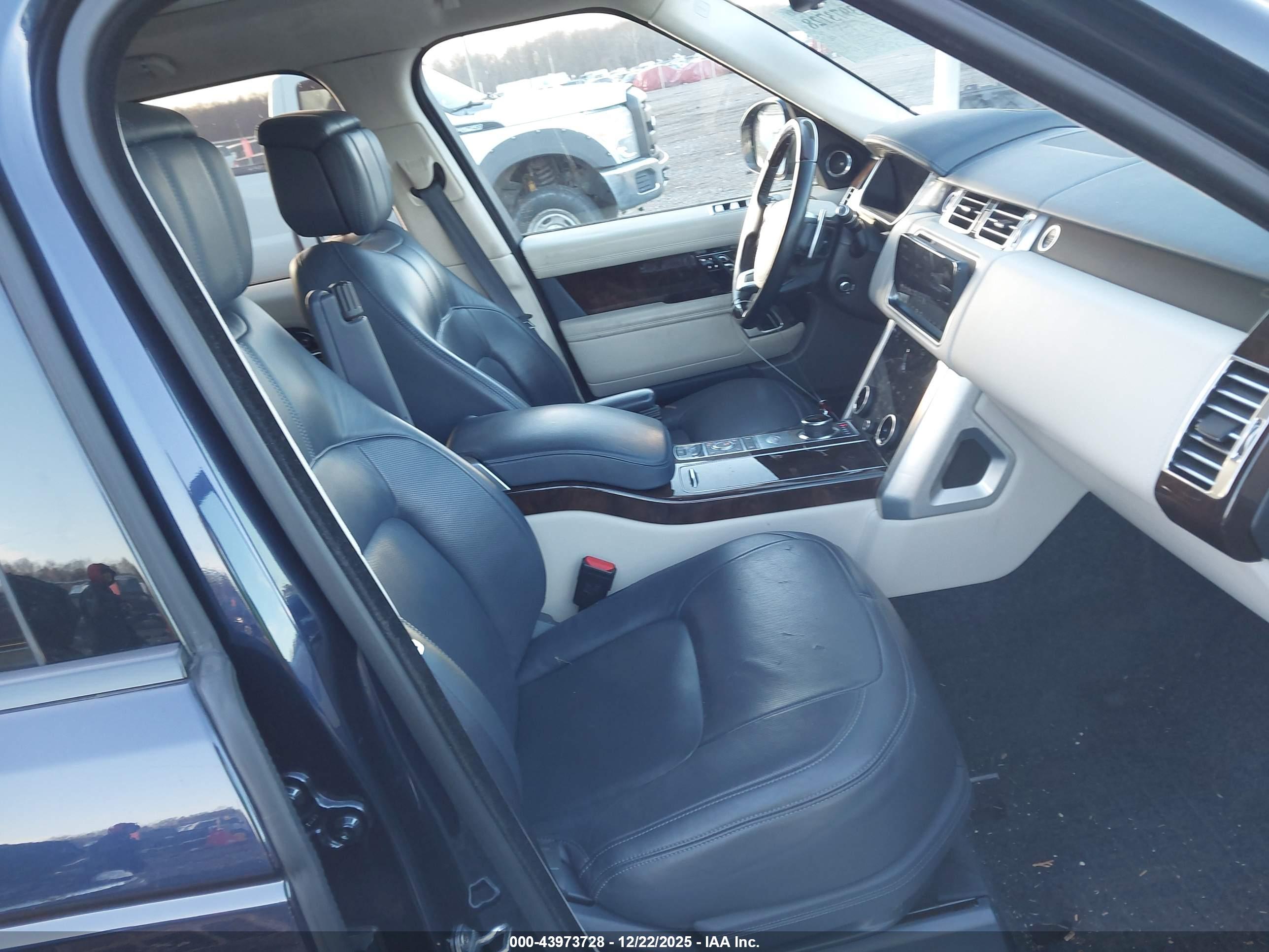 LAND ROVER image 5