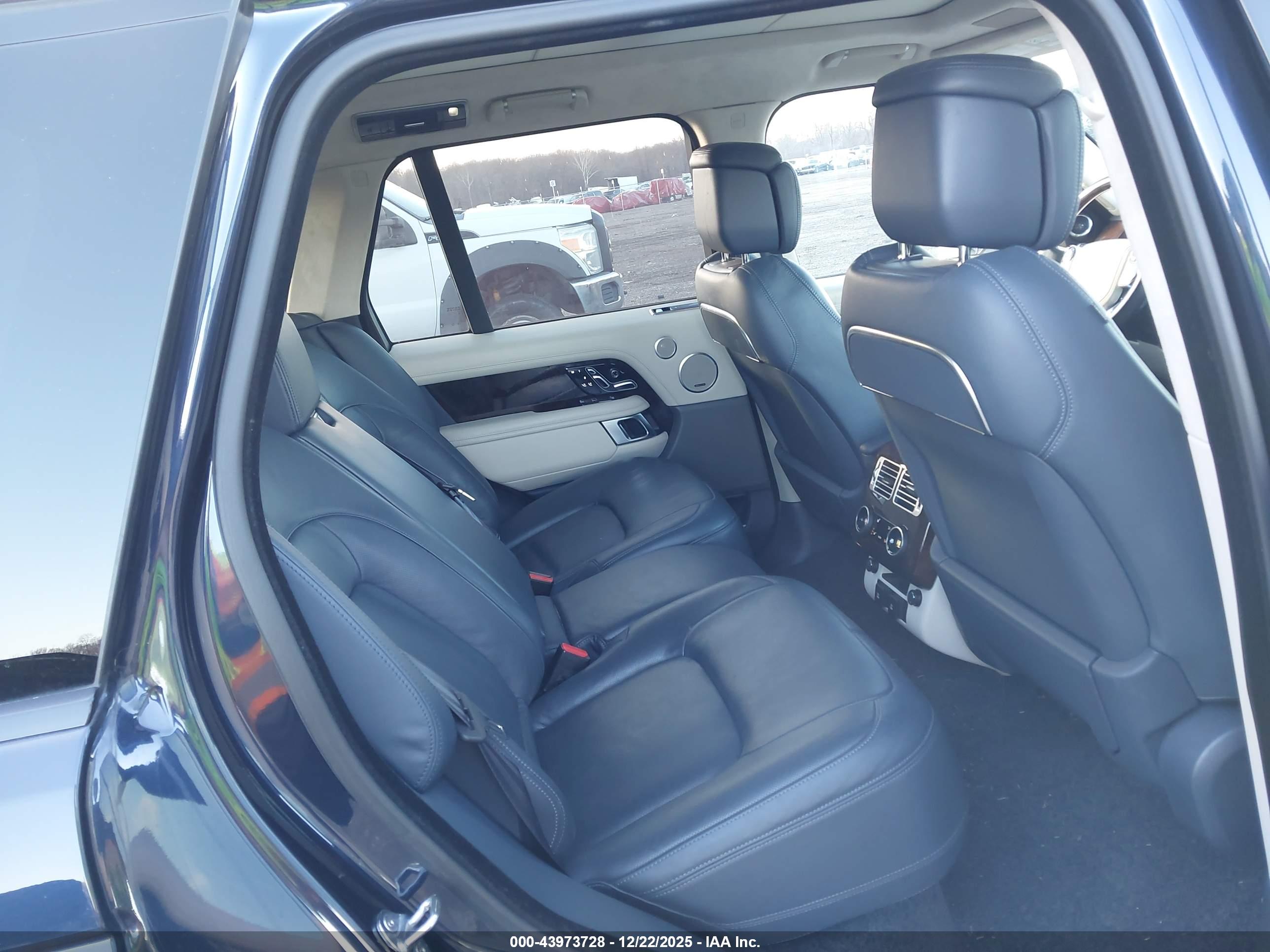 LAND ROVER image 8