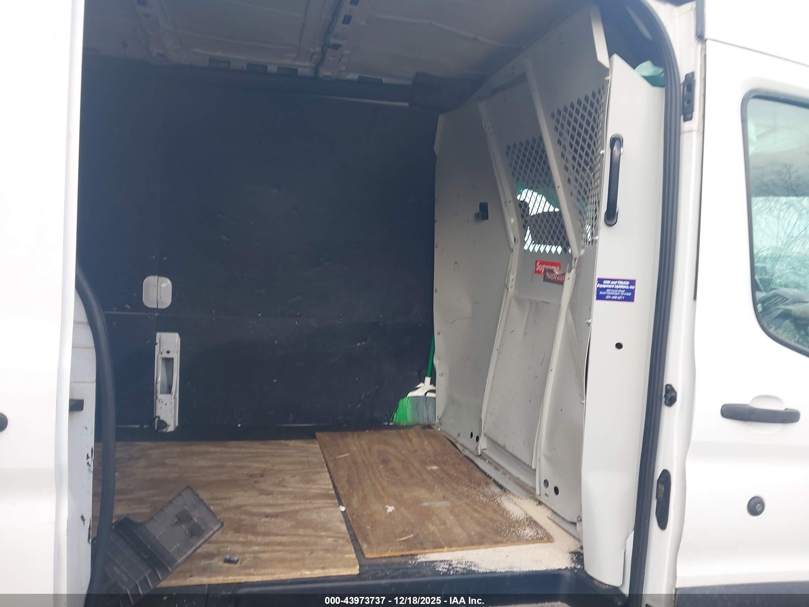 FORD TRANSIT-350 image 8