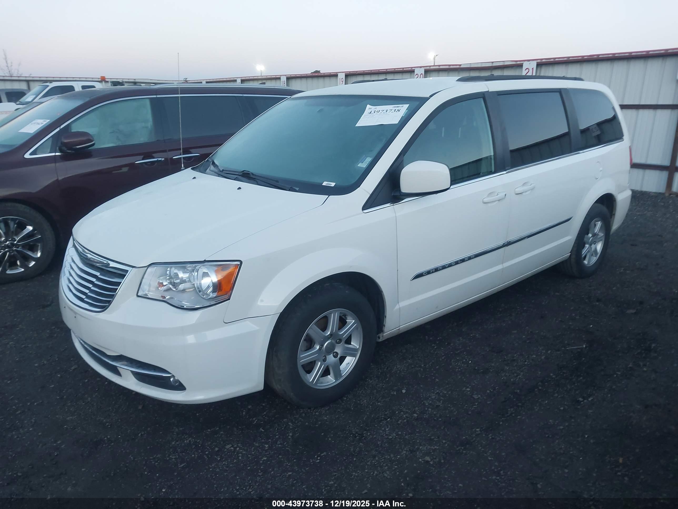 CHRYSLER TOWN image 2