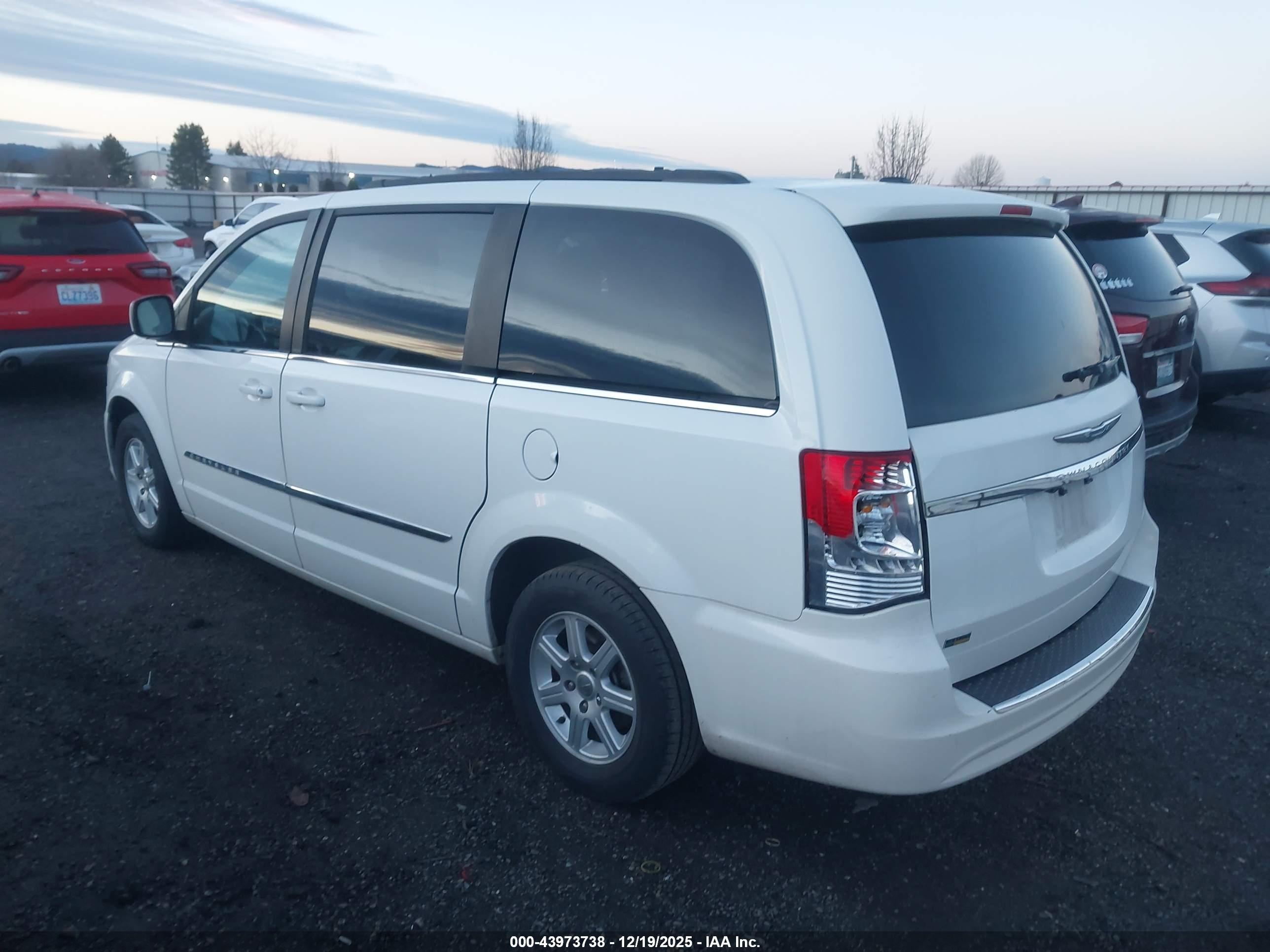 CHRYSLER TOWN image 3