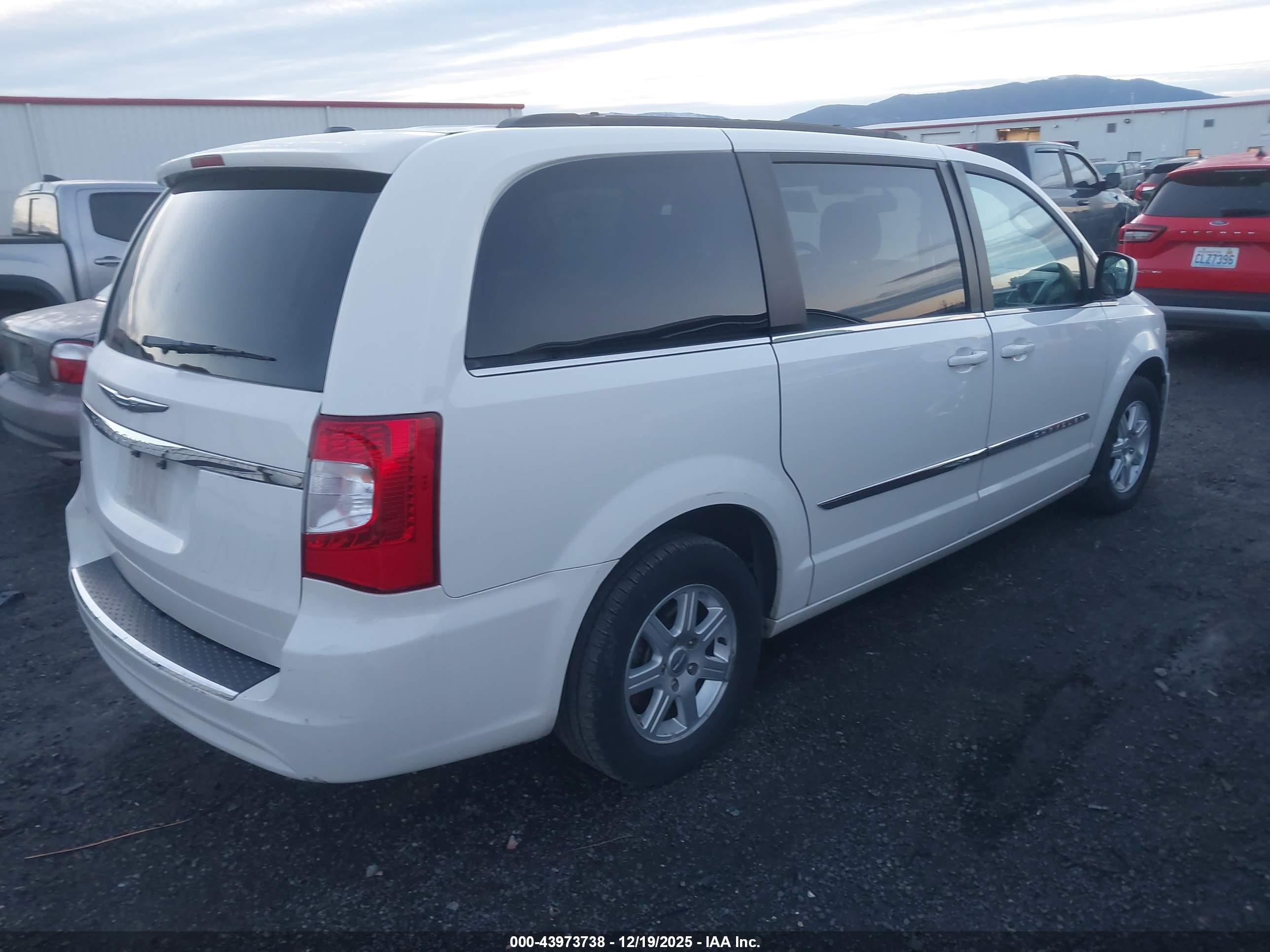 CHRYSLER TOWN image 4
