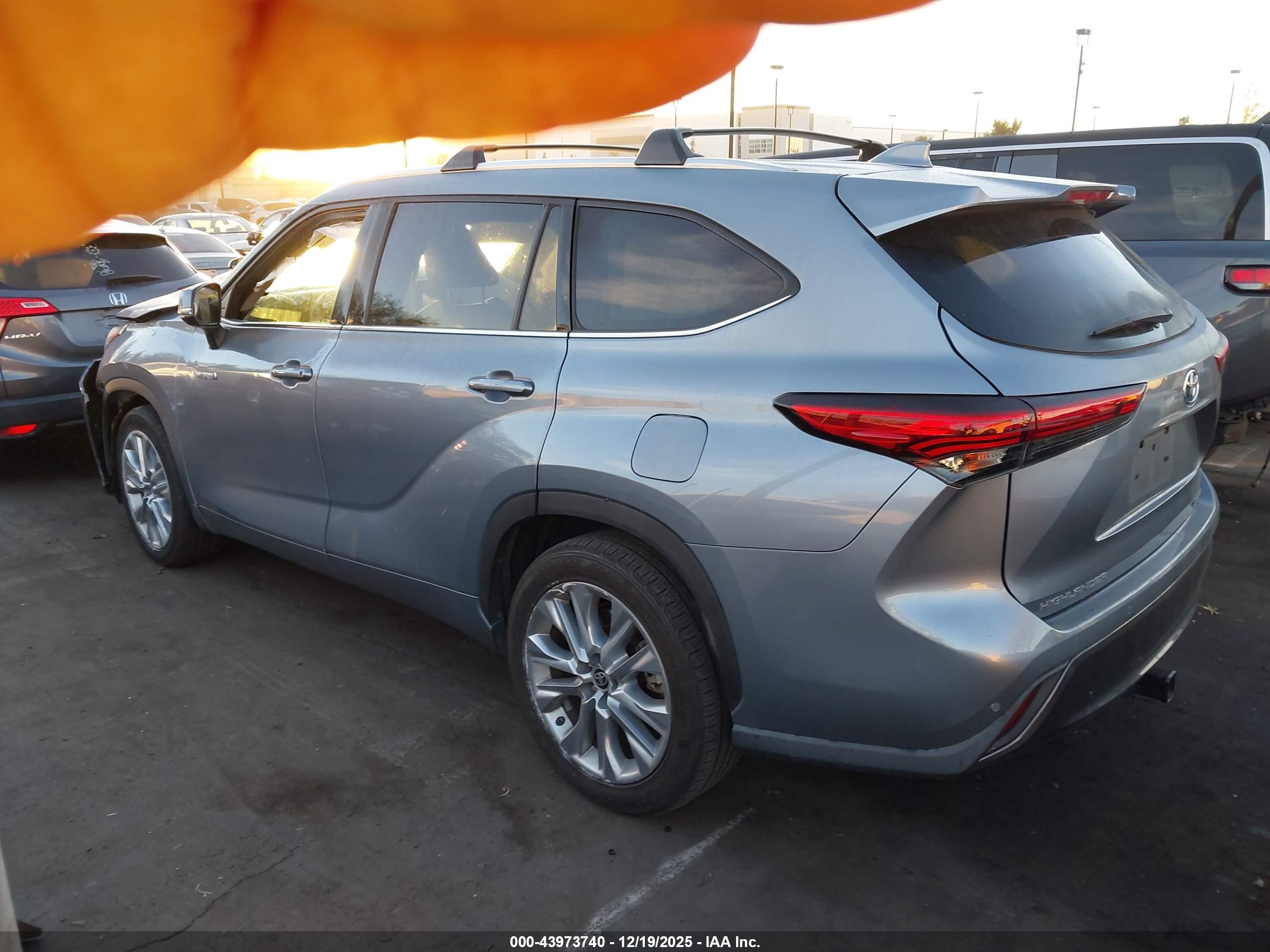 TOYOTA HIGHLANDER image 3