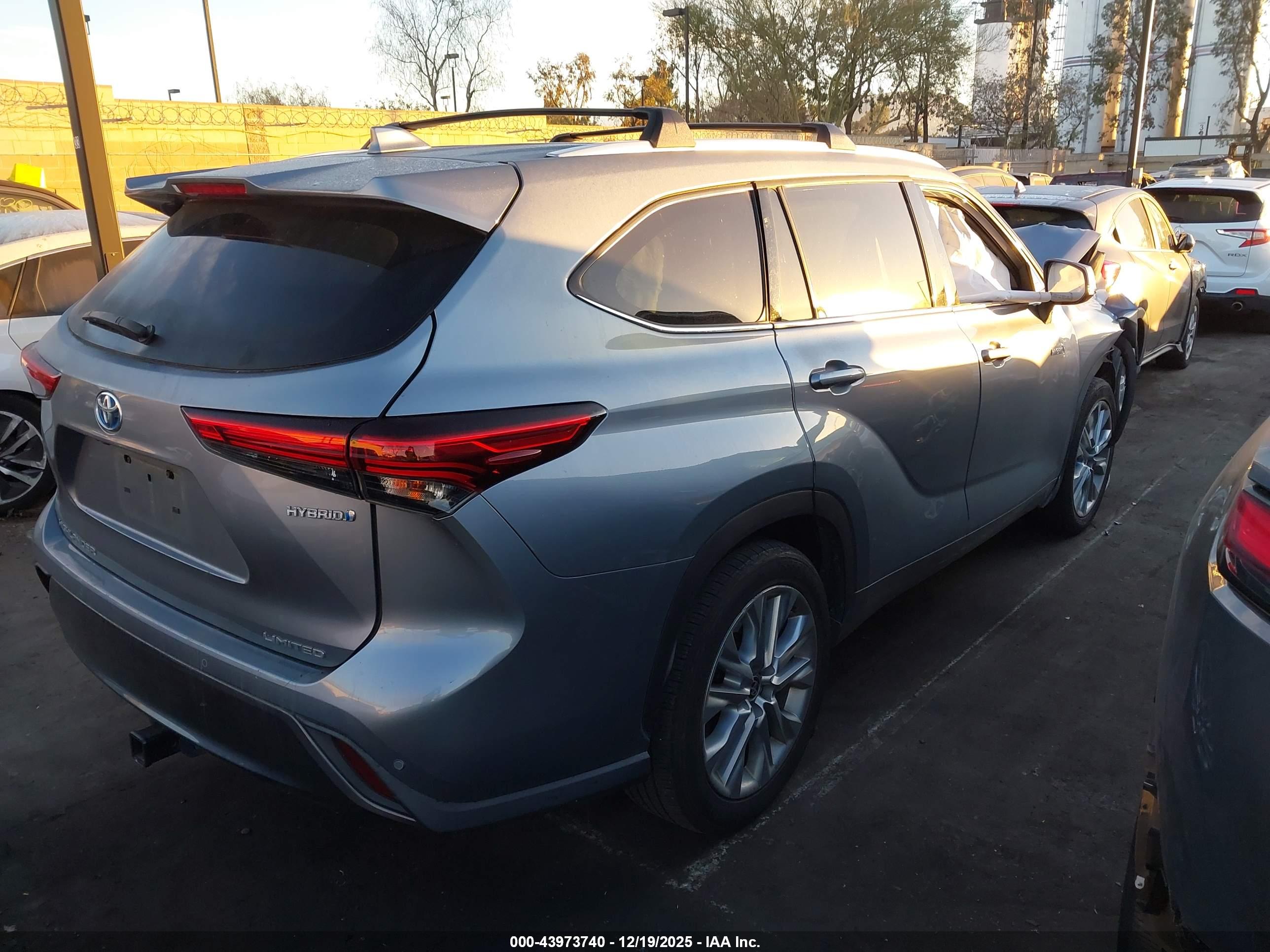 TOYOTA HIGHLANDER image 4