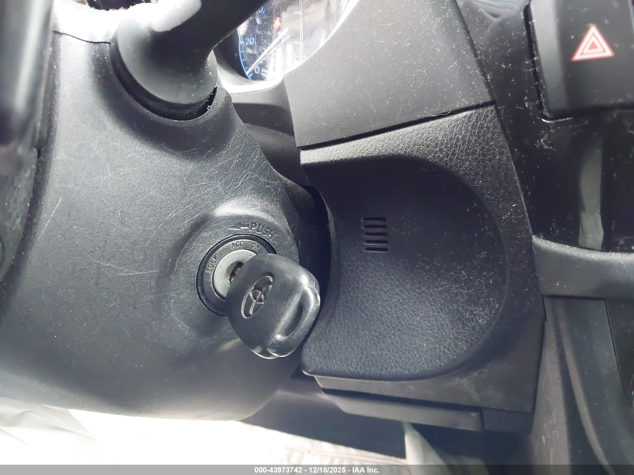 TOYOTA COROLLA image 11