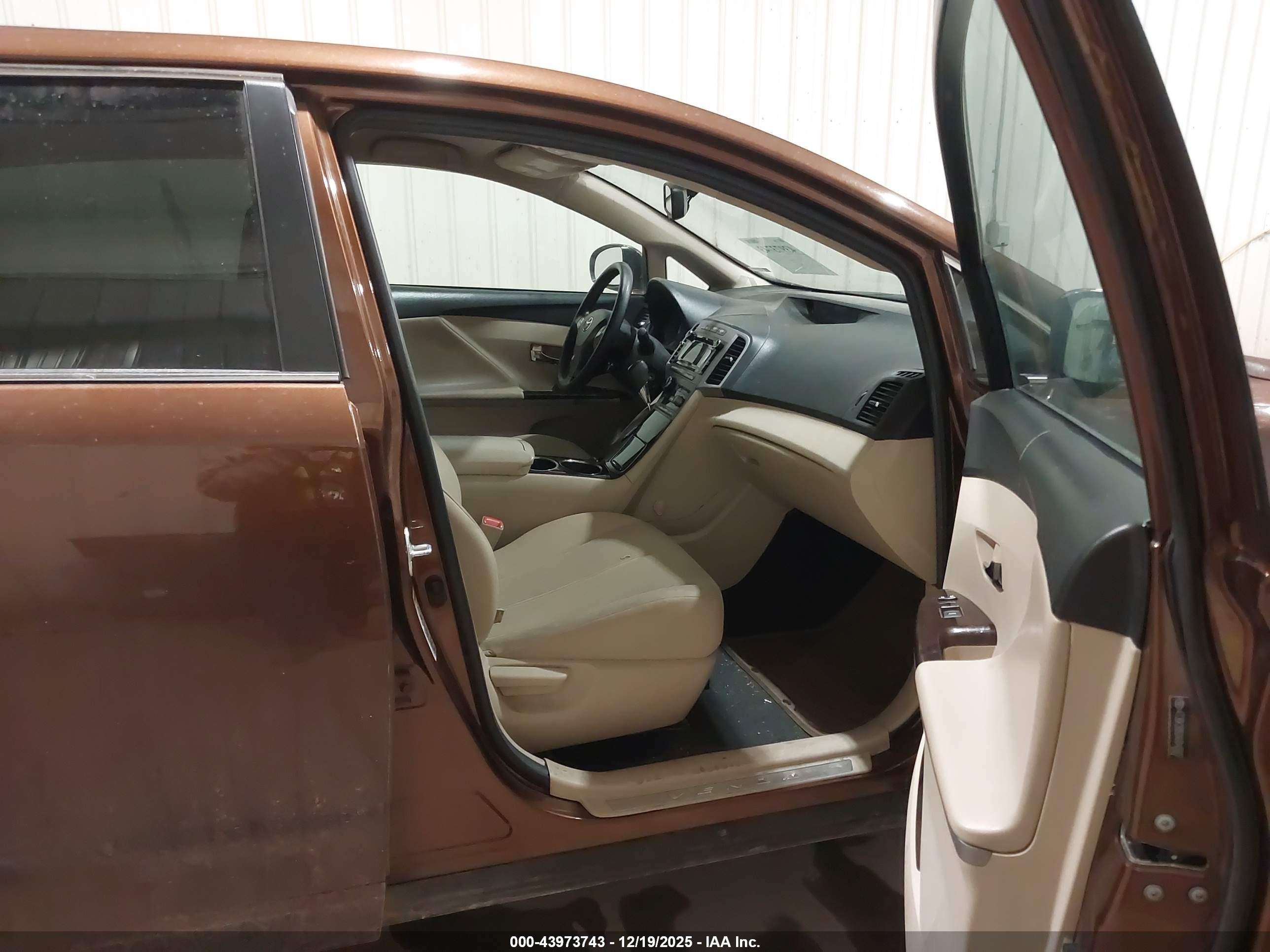 TOYOTA VENZA image 5