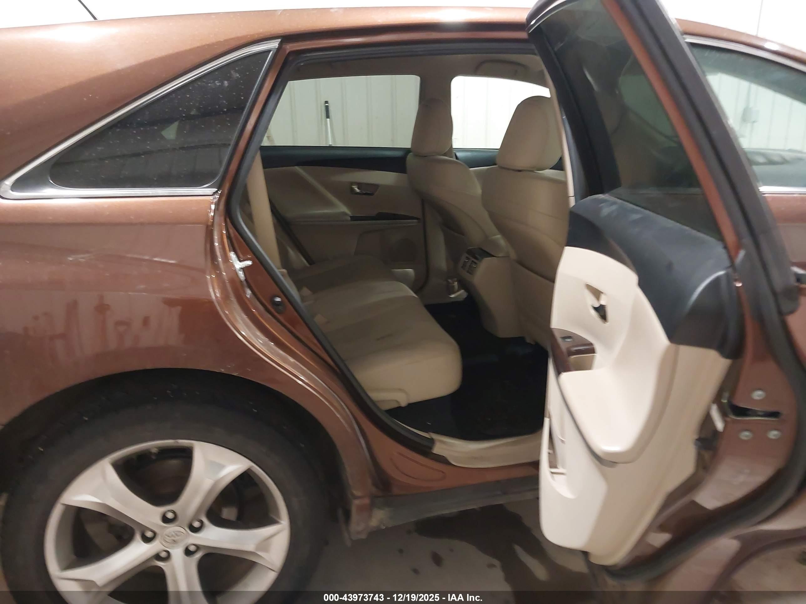 TOYOTA VENZA image 8