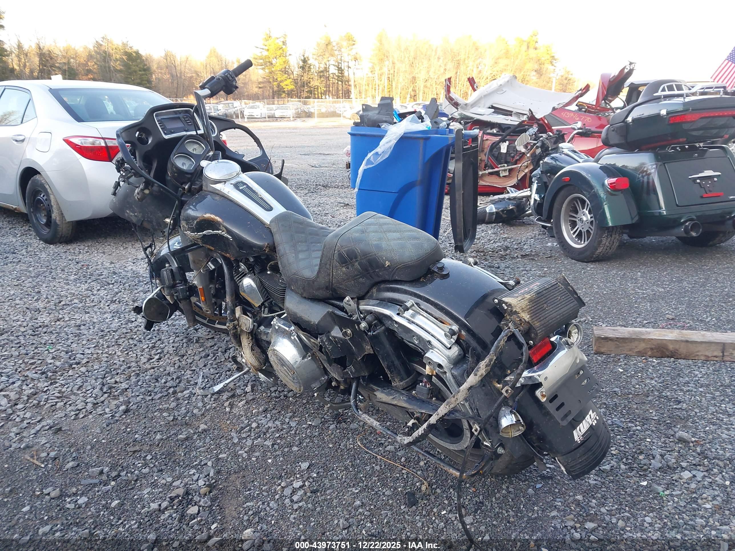 HARLEY-DAVIDSON FLTRX image 3