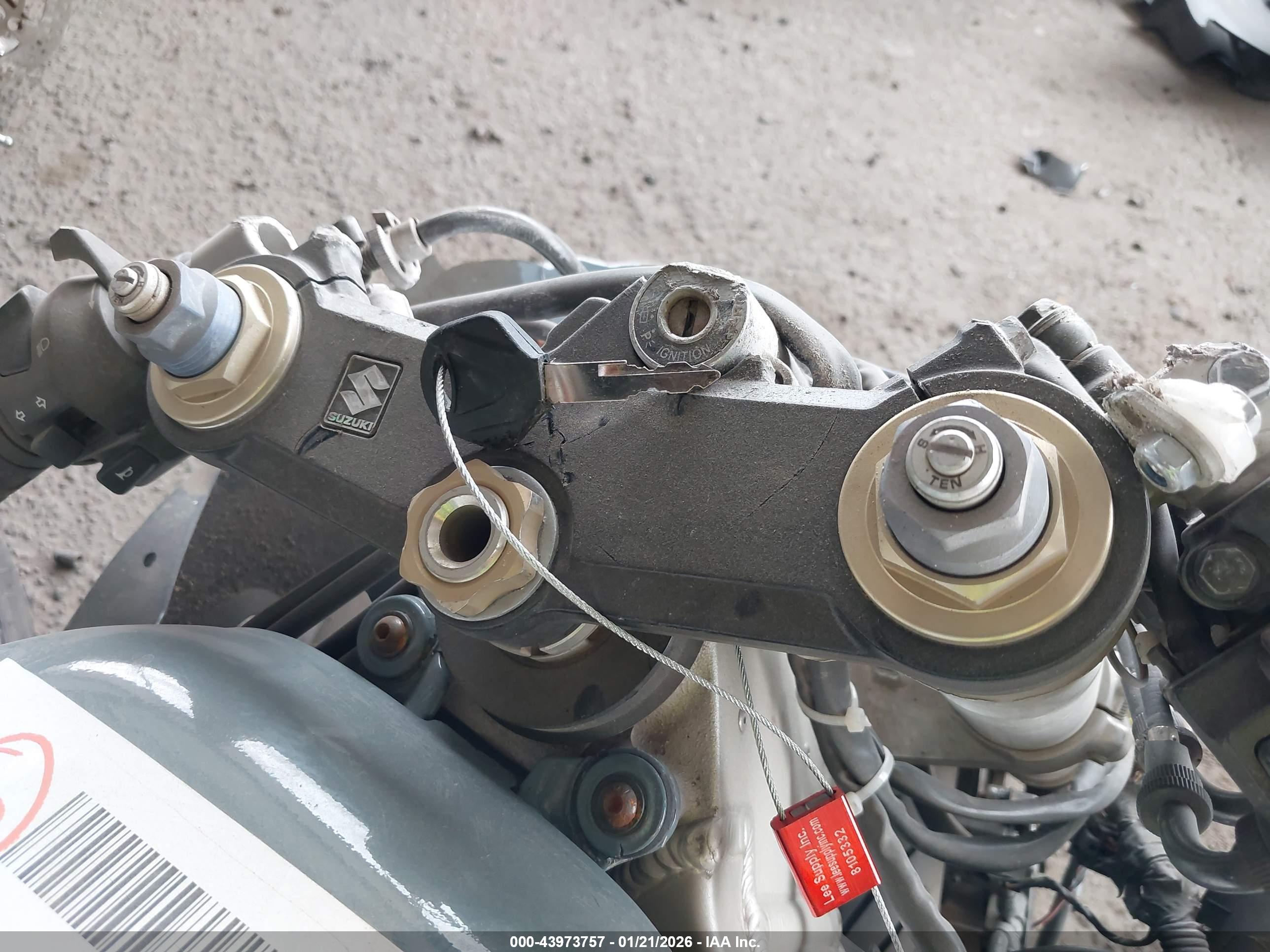 SUZUKI GSX-R750 image 11