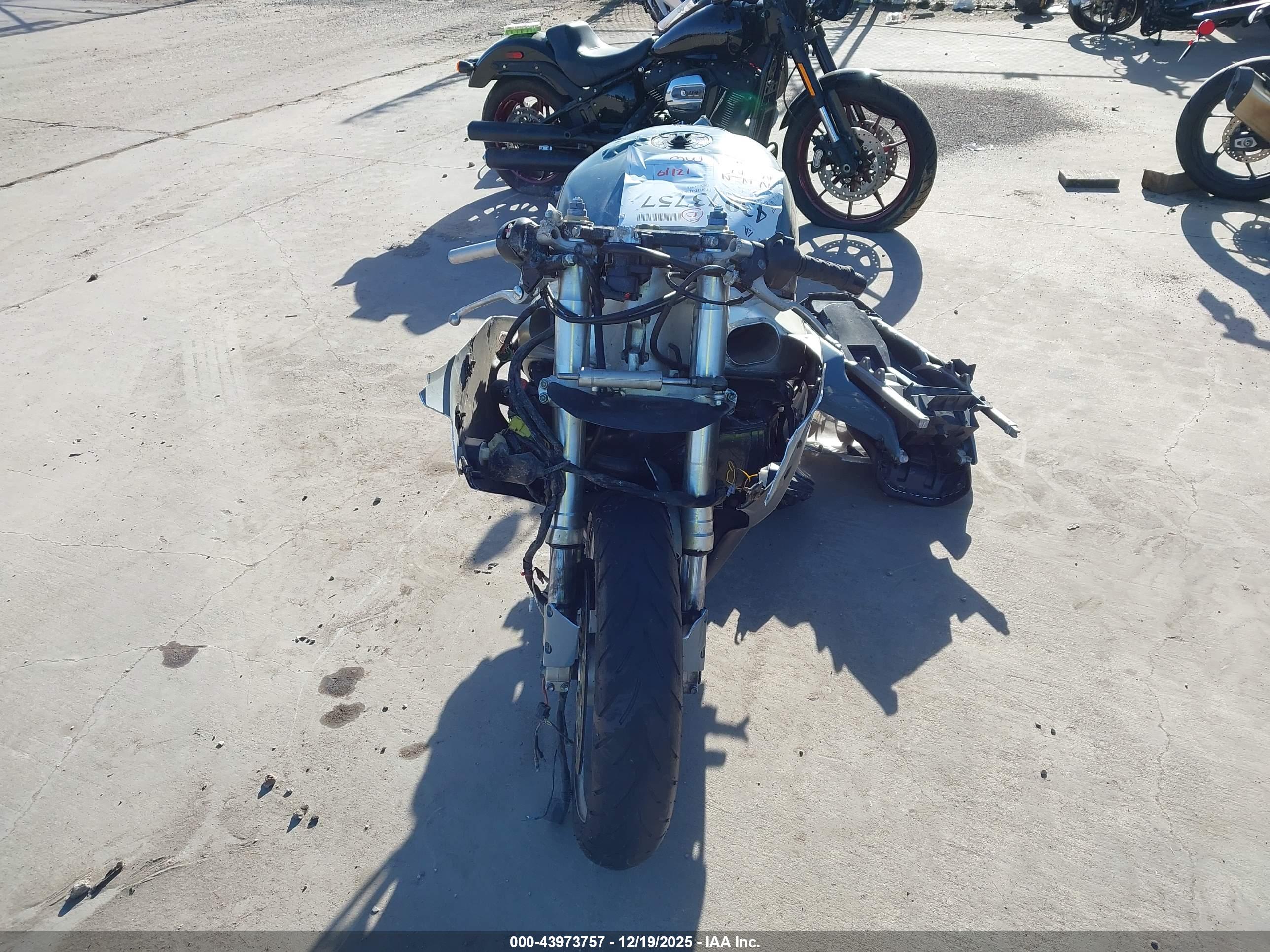 SUZUKI GSX-R750 image 5
