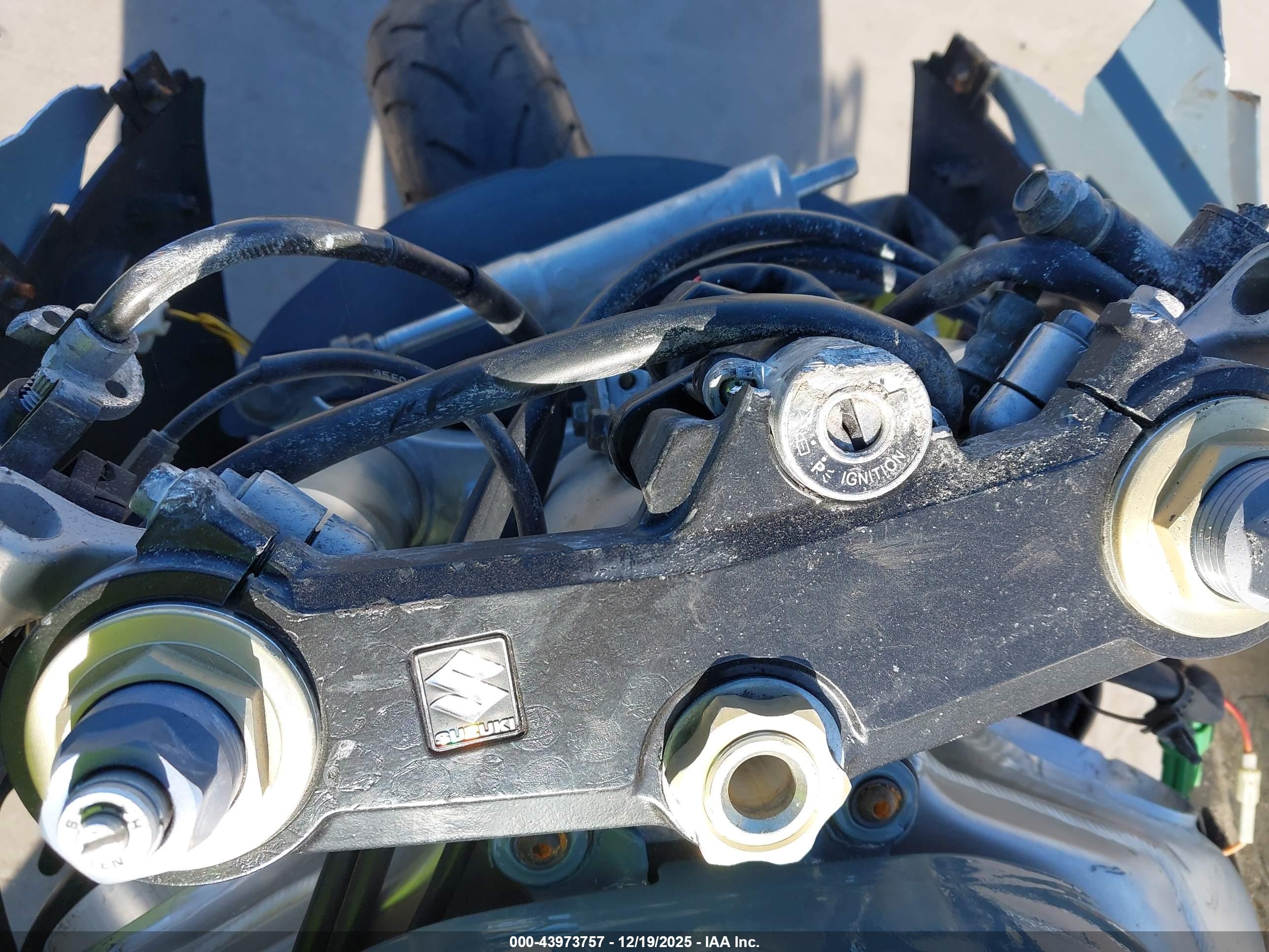 SUZUKI GSX-R750 image 7