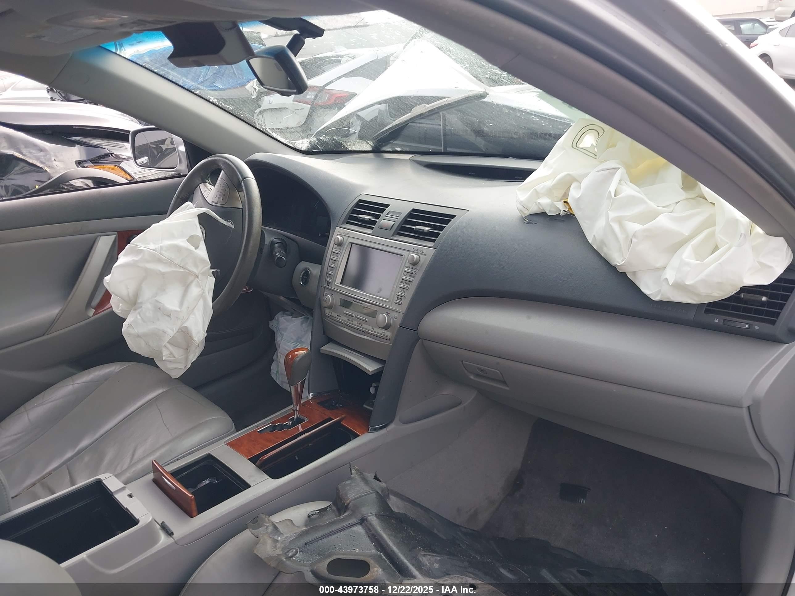 TOYOTA CAMRY image 5