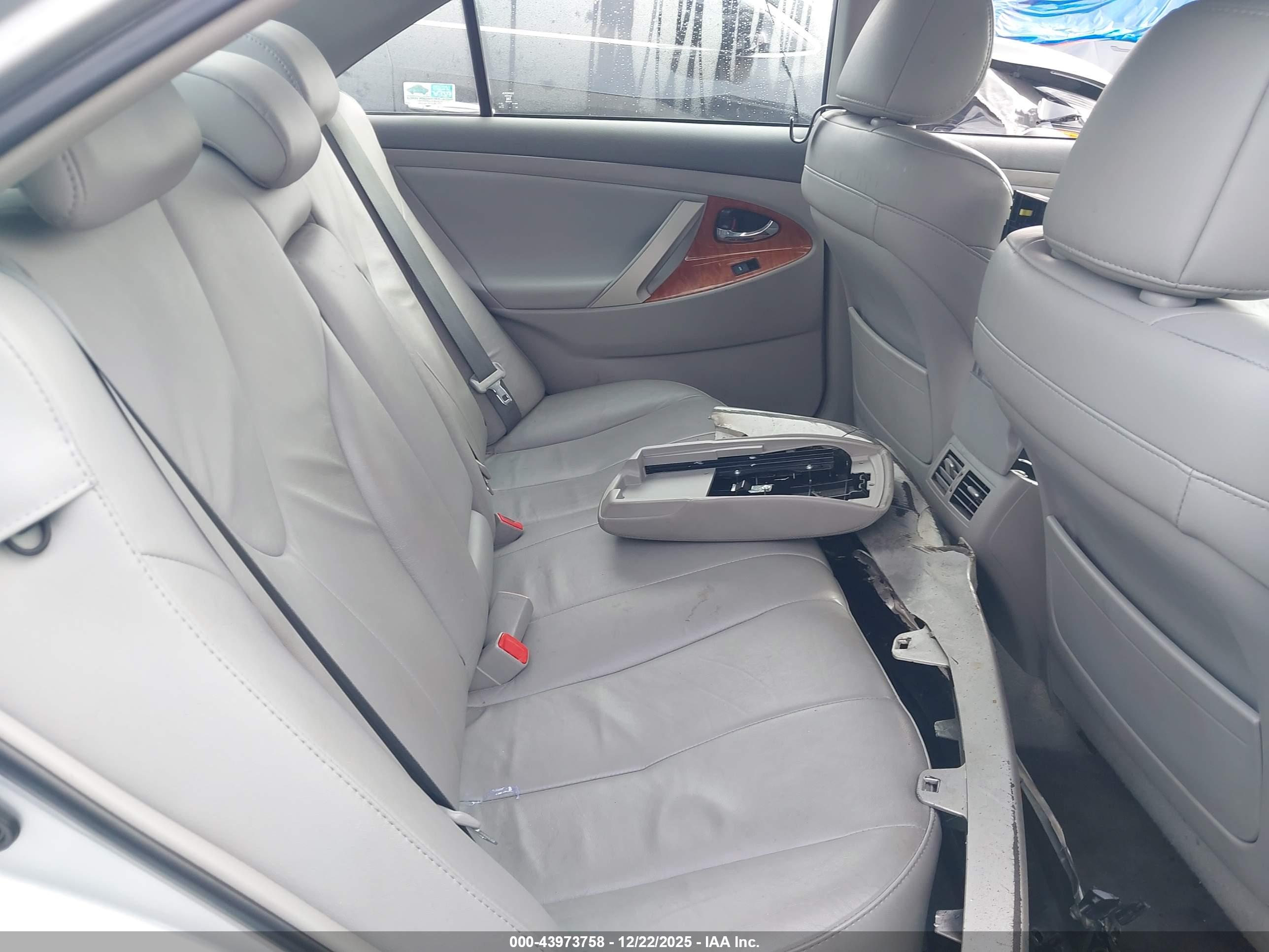 TOYOTA CAMRY image 8