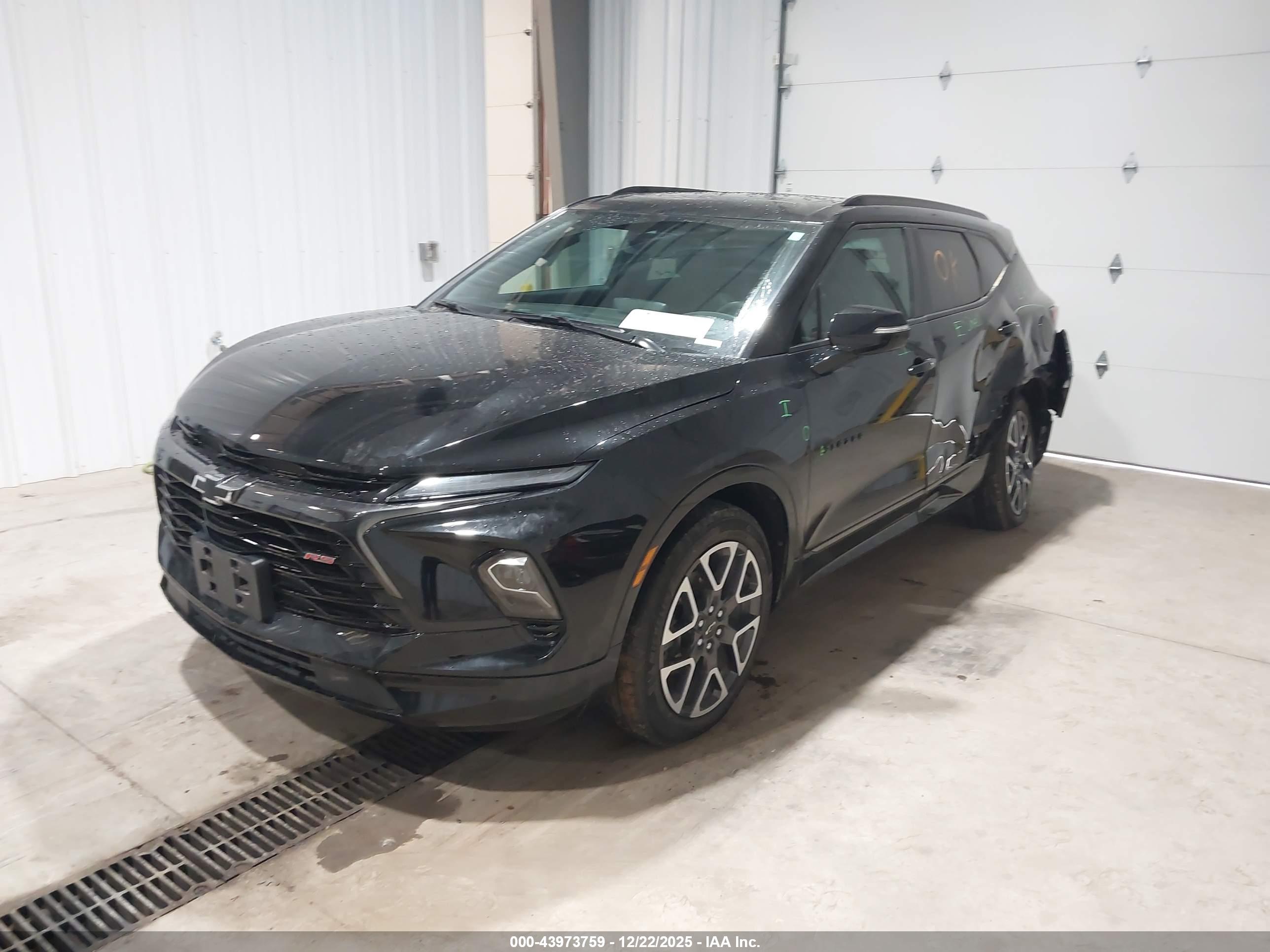 CHEVROLET BLAZER image 2