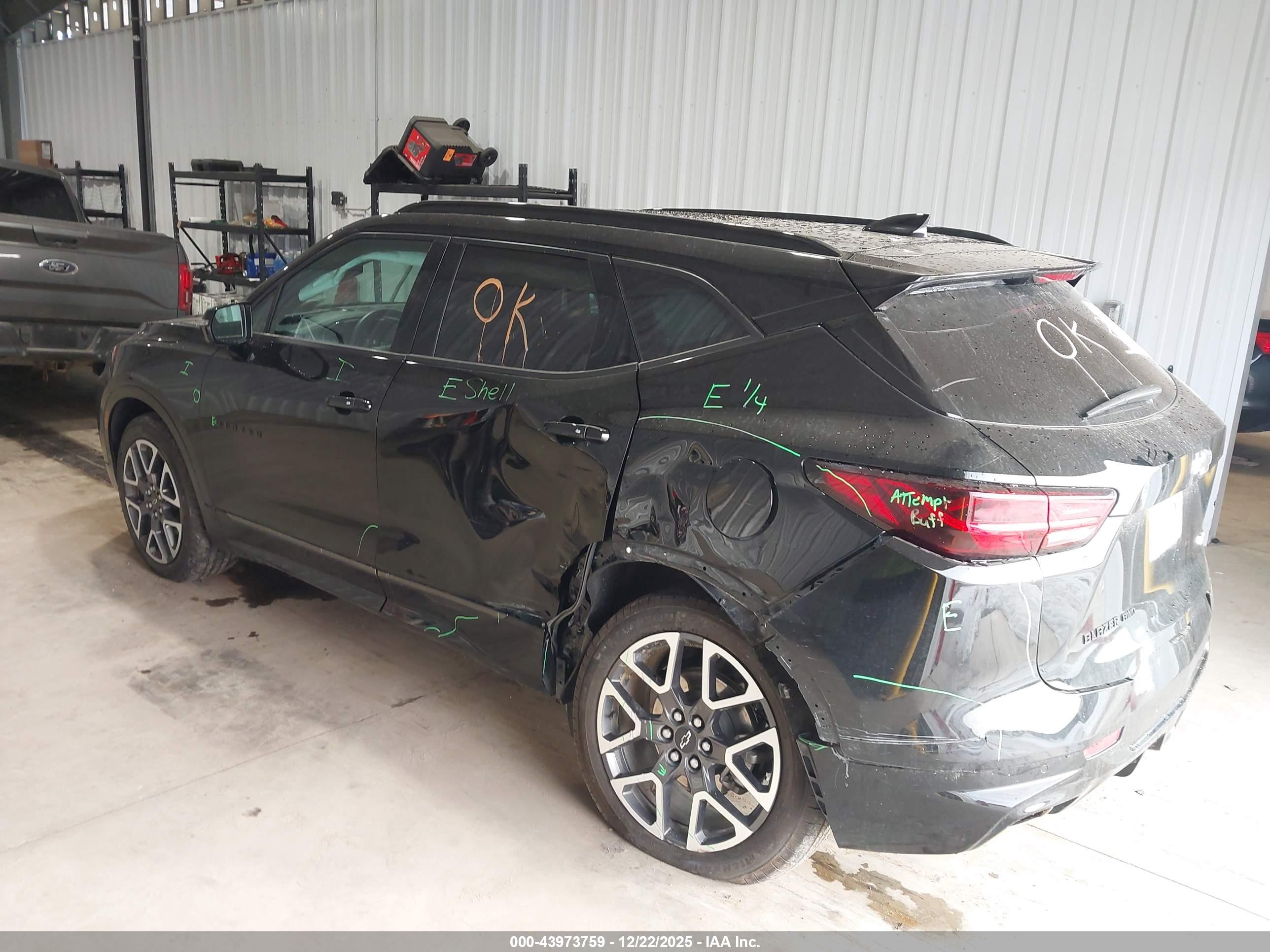 CHEVROLET BLAZER image 3