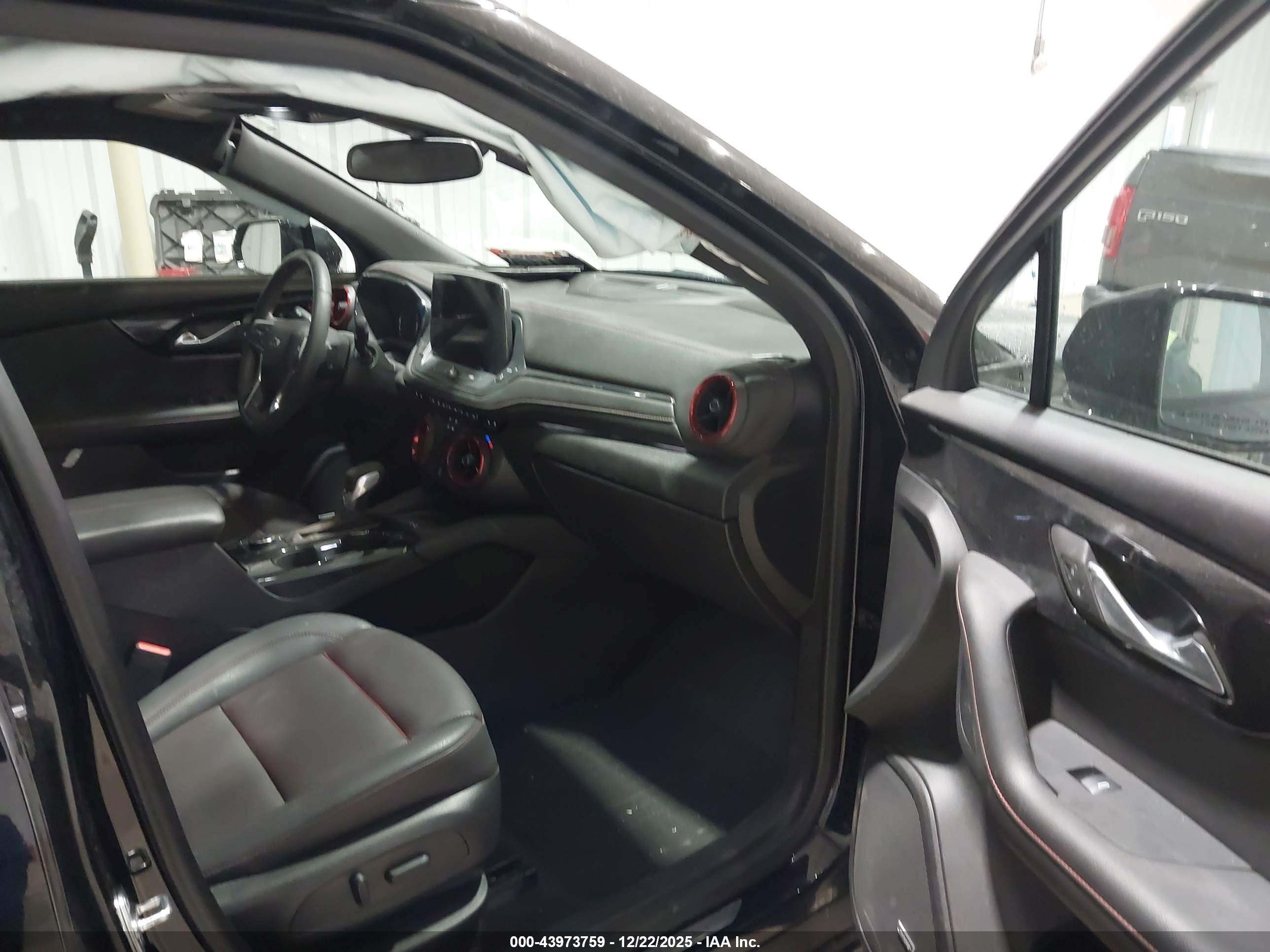 CHEVROLET BLAZER image 5