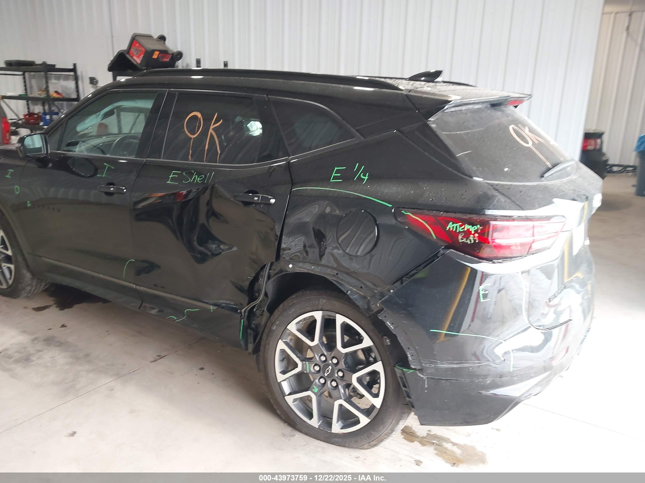 CHEVROLET BLAZER image 6