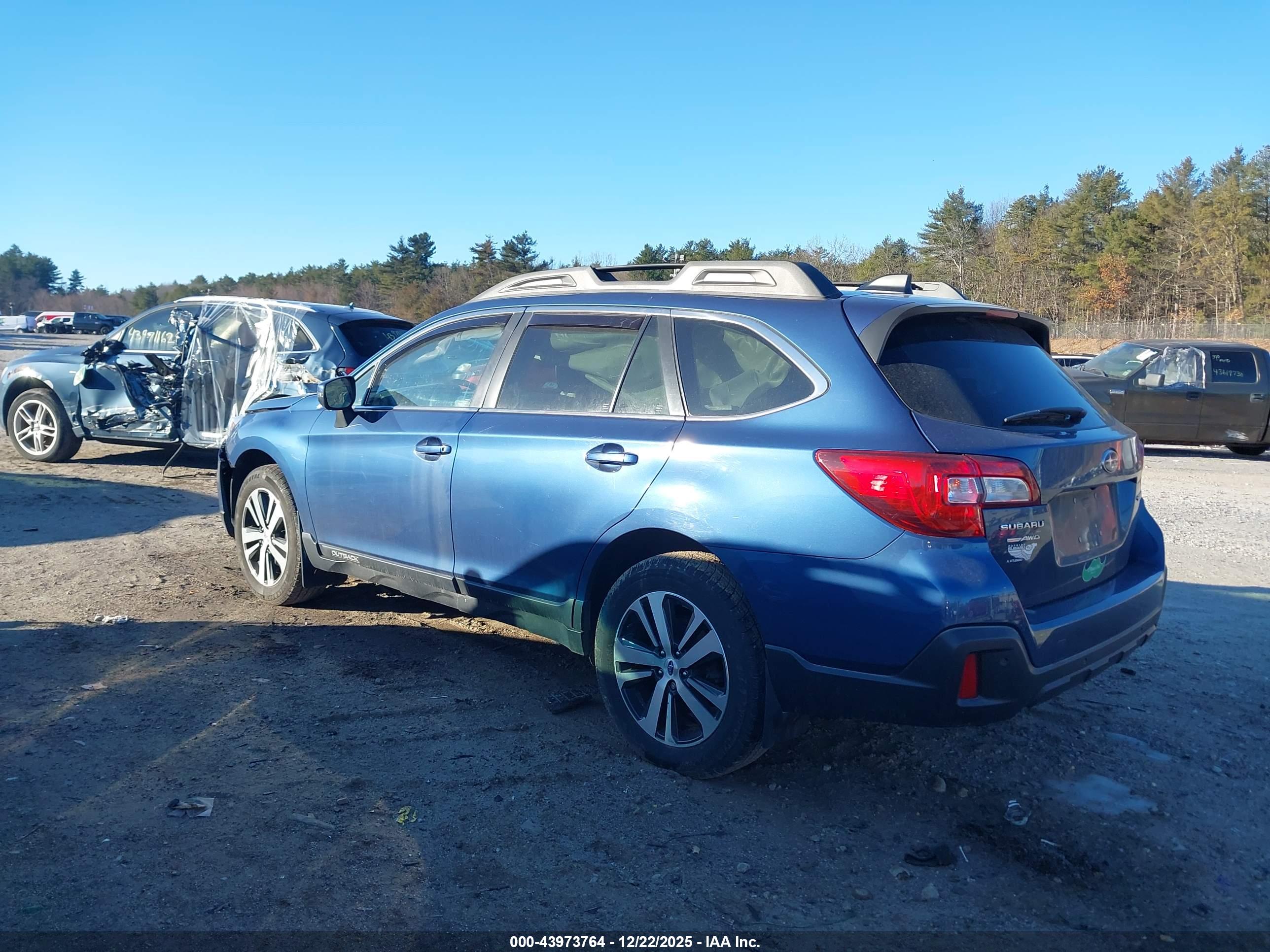 SUBARU OUTBACK image 3