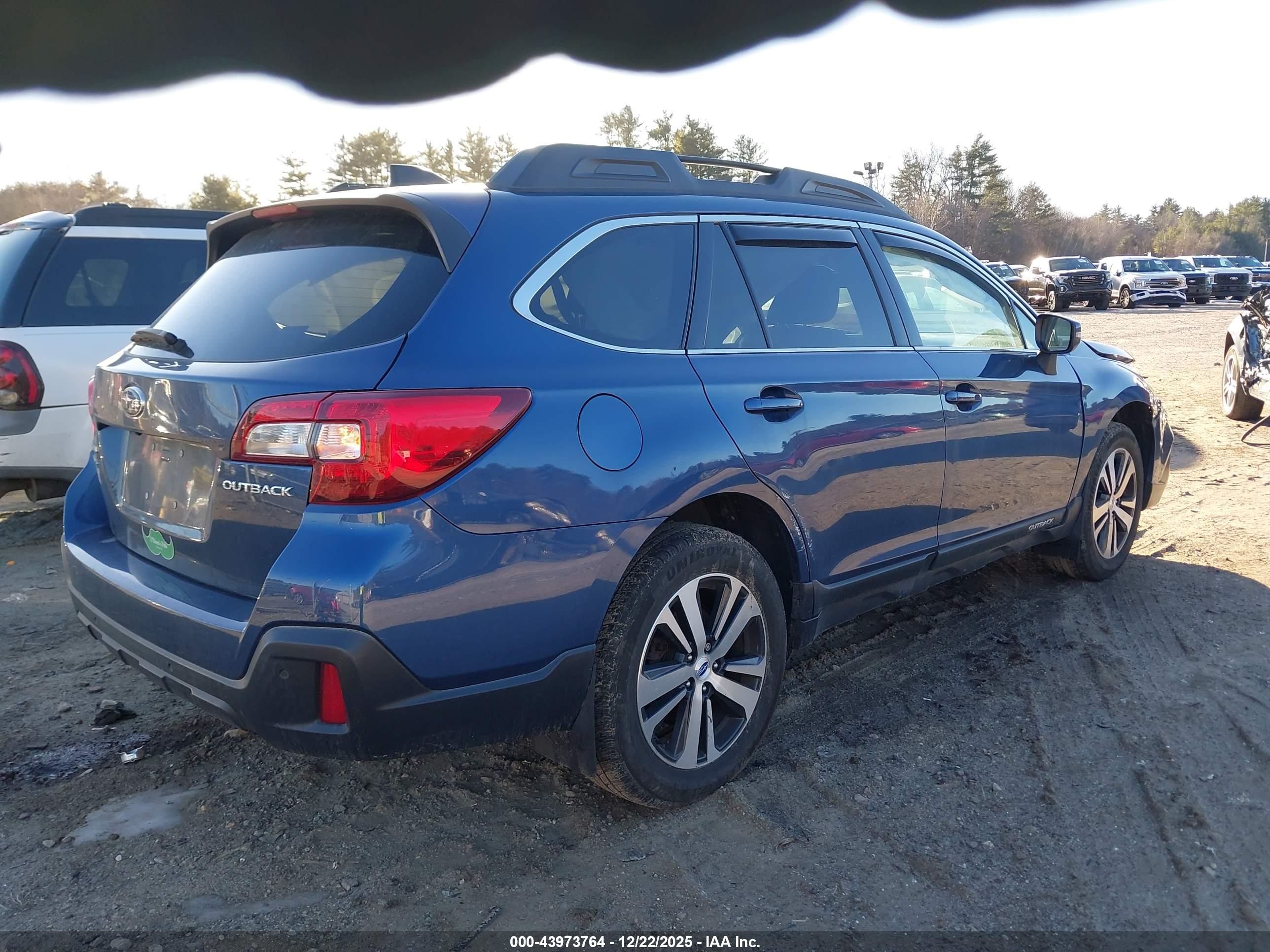 SUBARU OUTBACK image 4