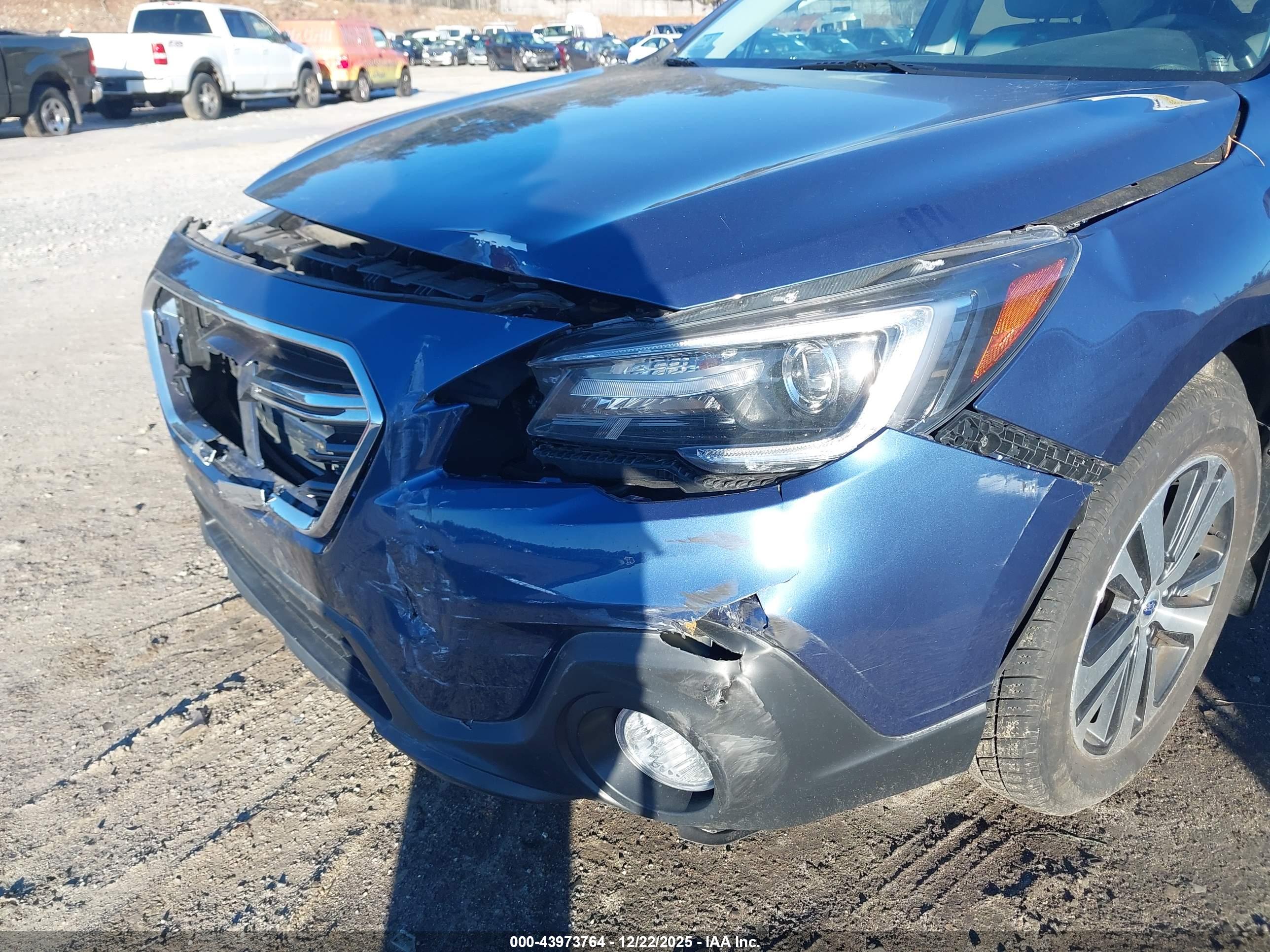 SUBARU OUTBACK image 6