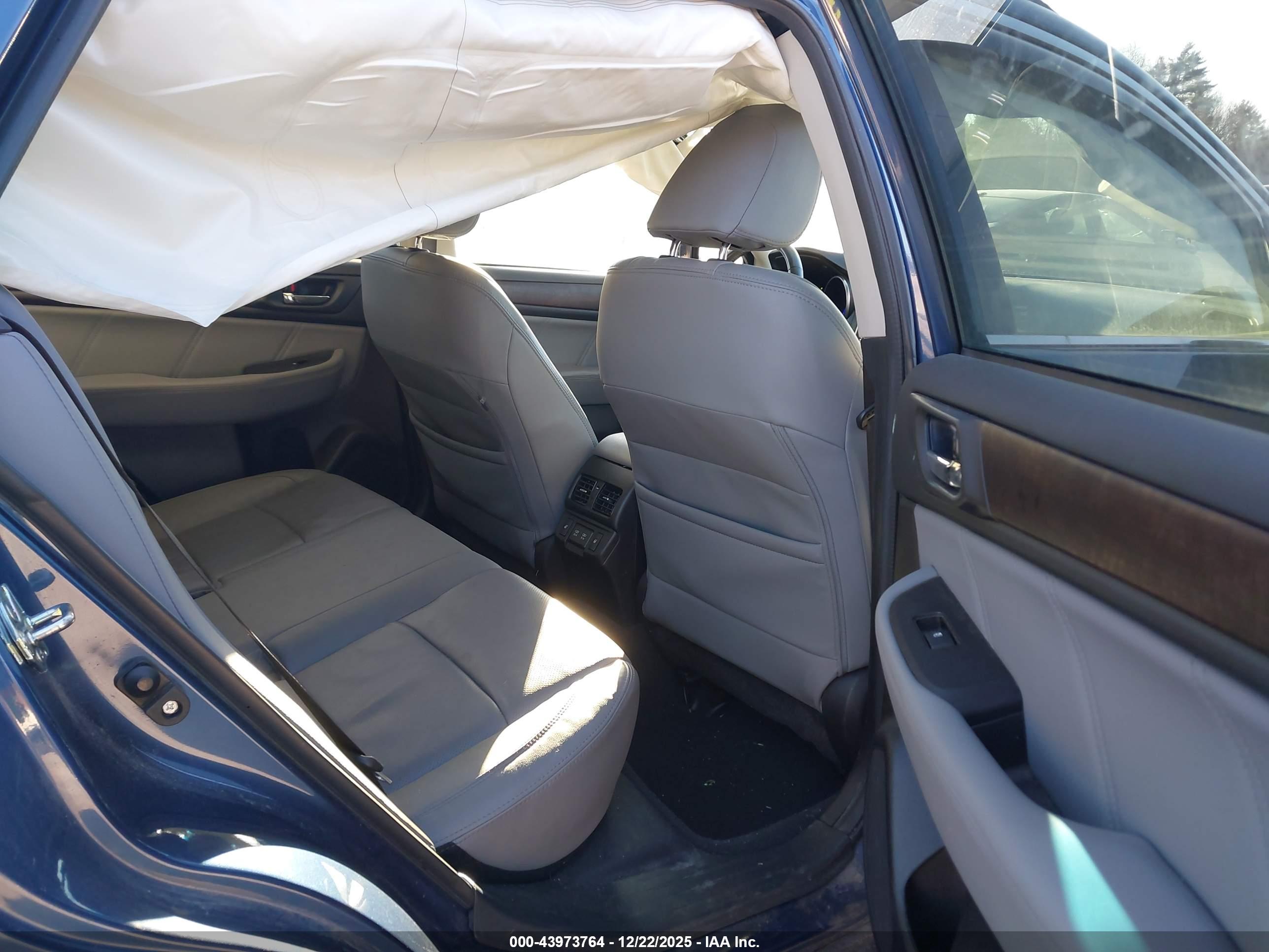 SUBARU OUTBACK image 8