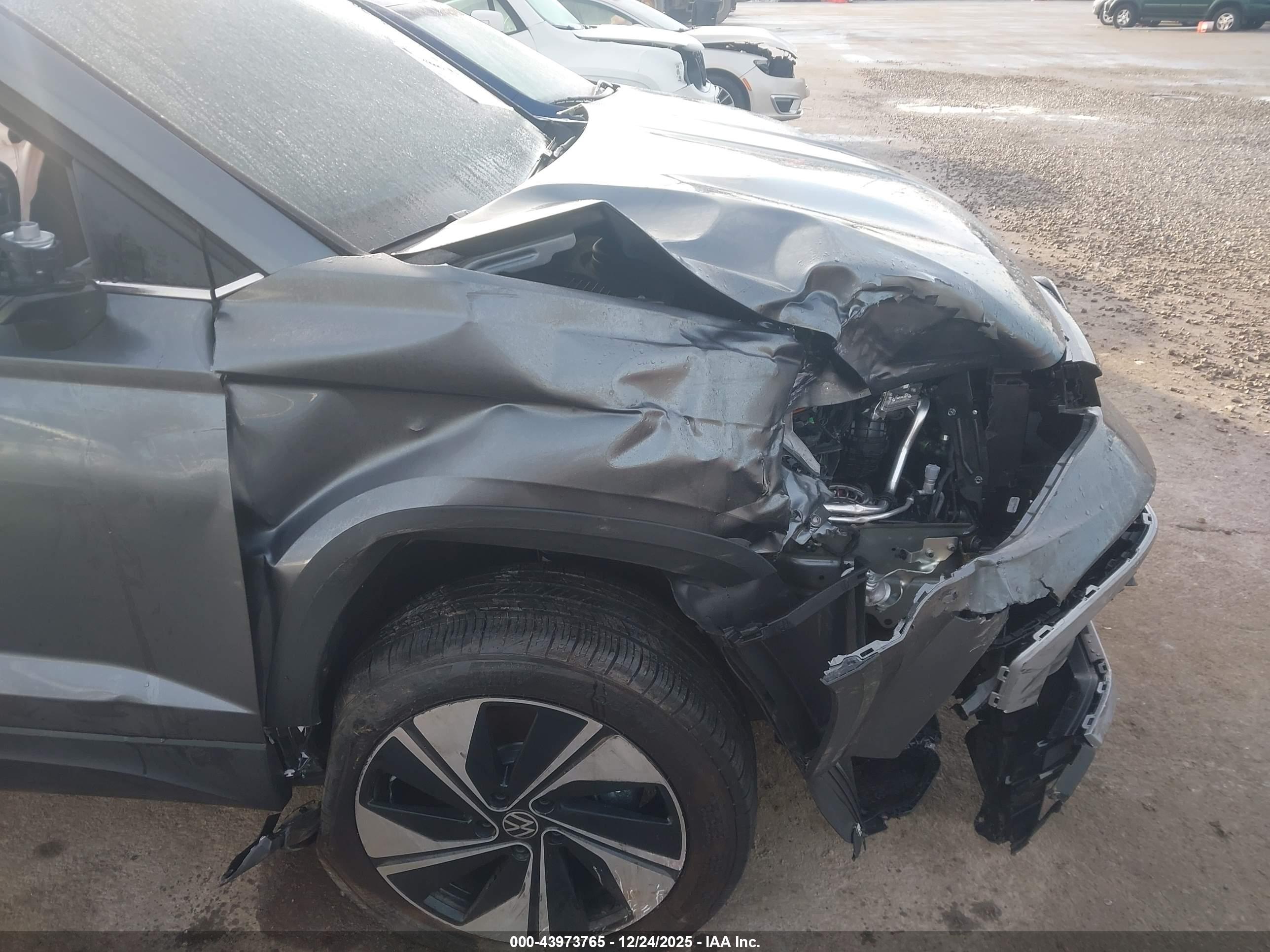 VOLKSWAGEN TAOS image 6