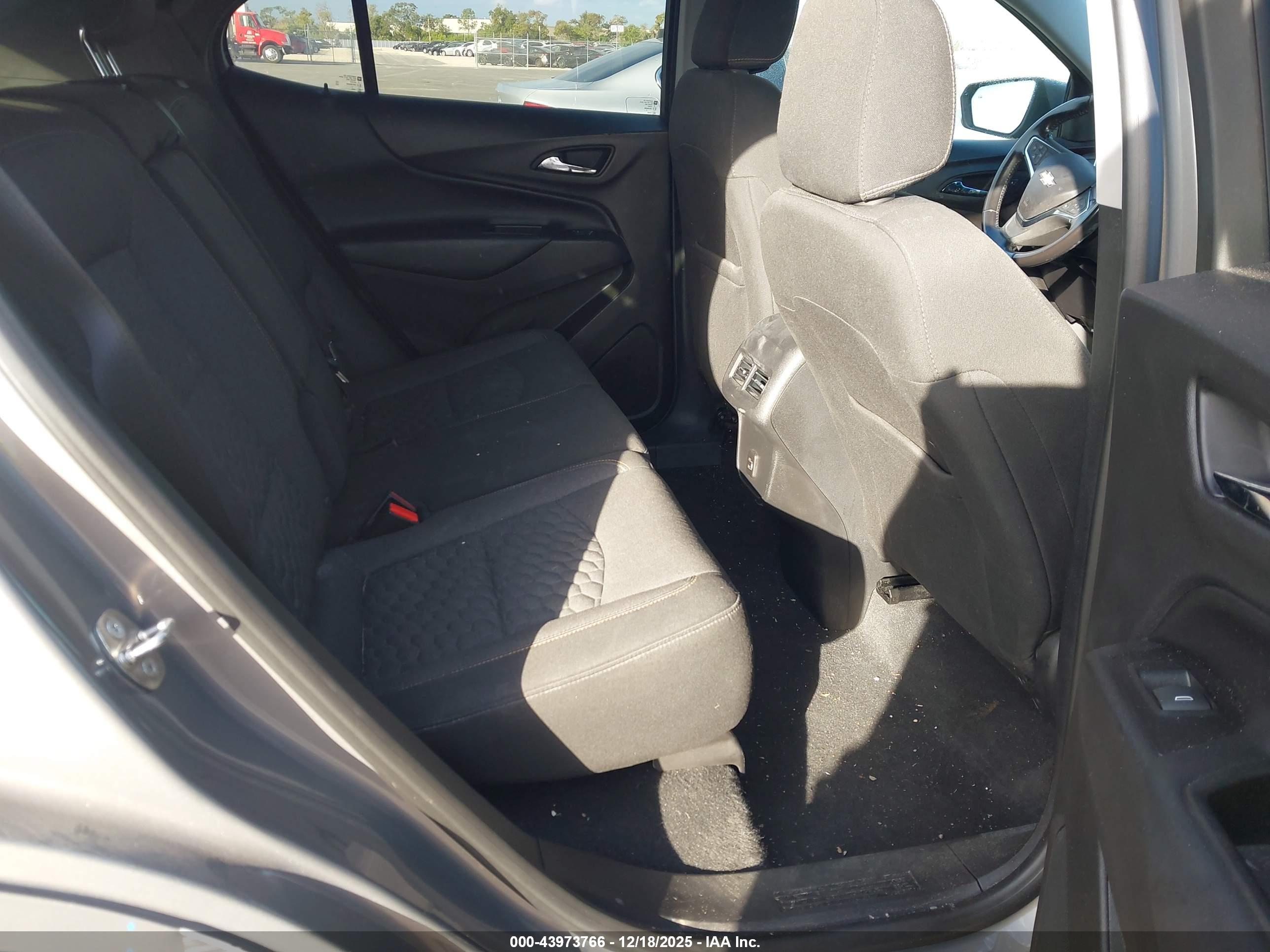 CHEVROLET EQUINOX image 8