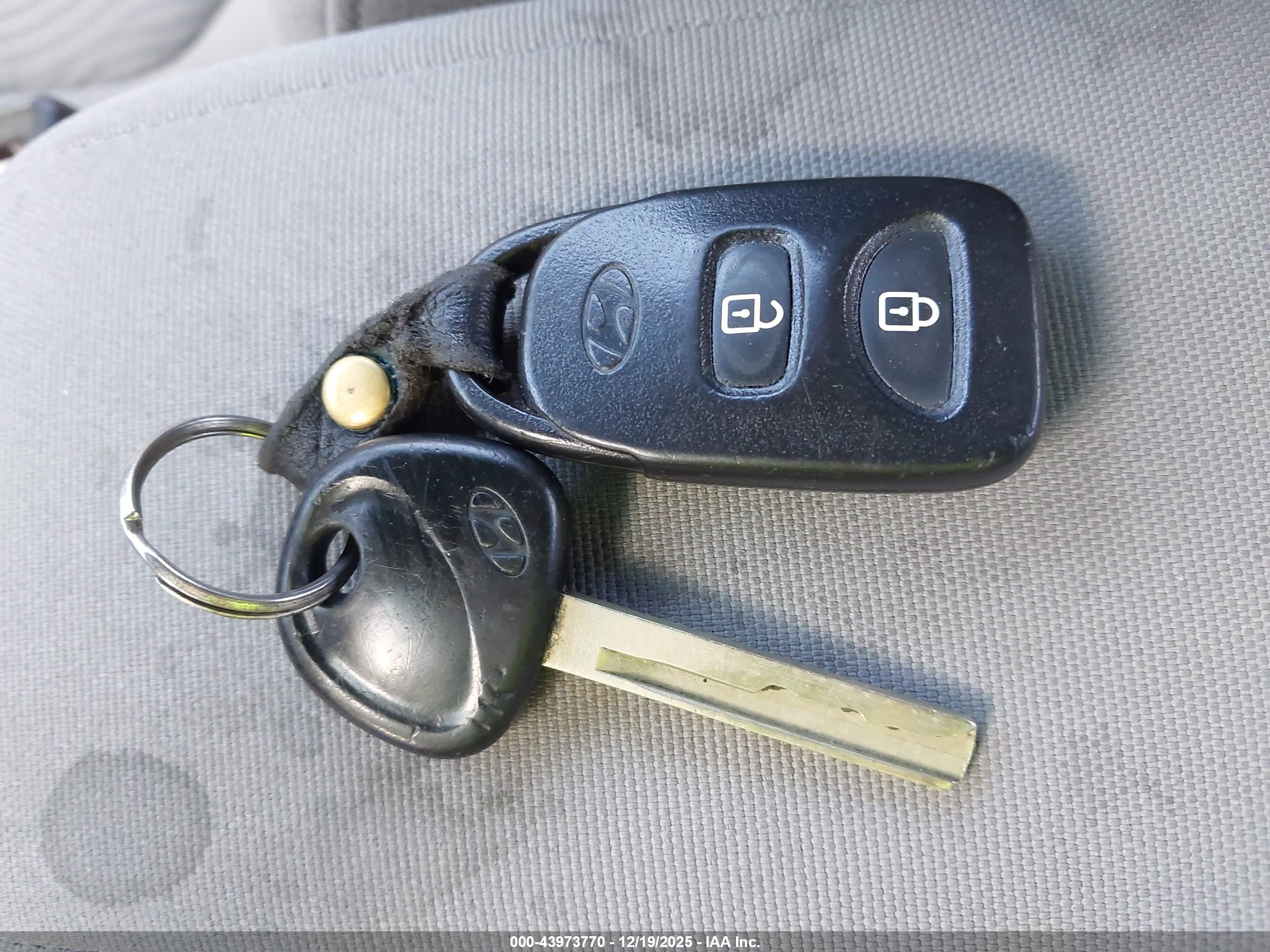 HYUNDAI ACCENT image 11