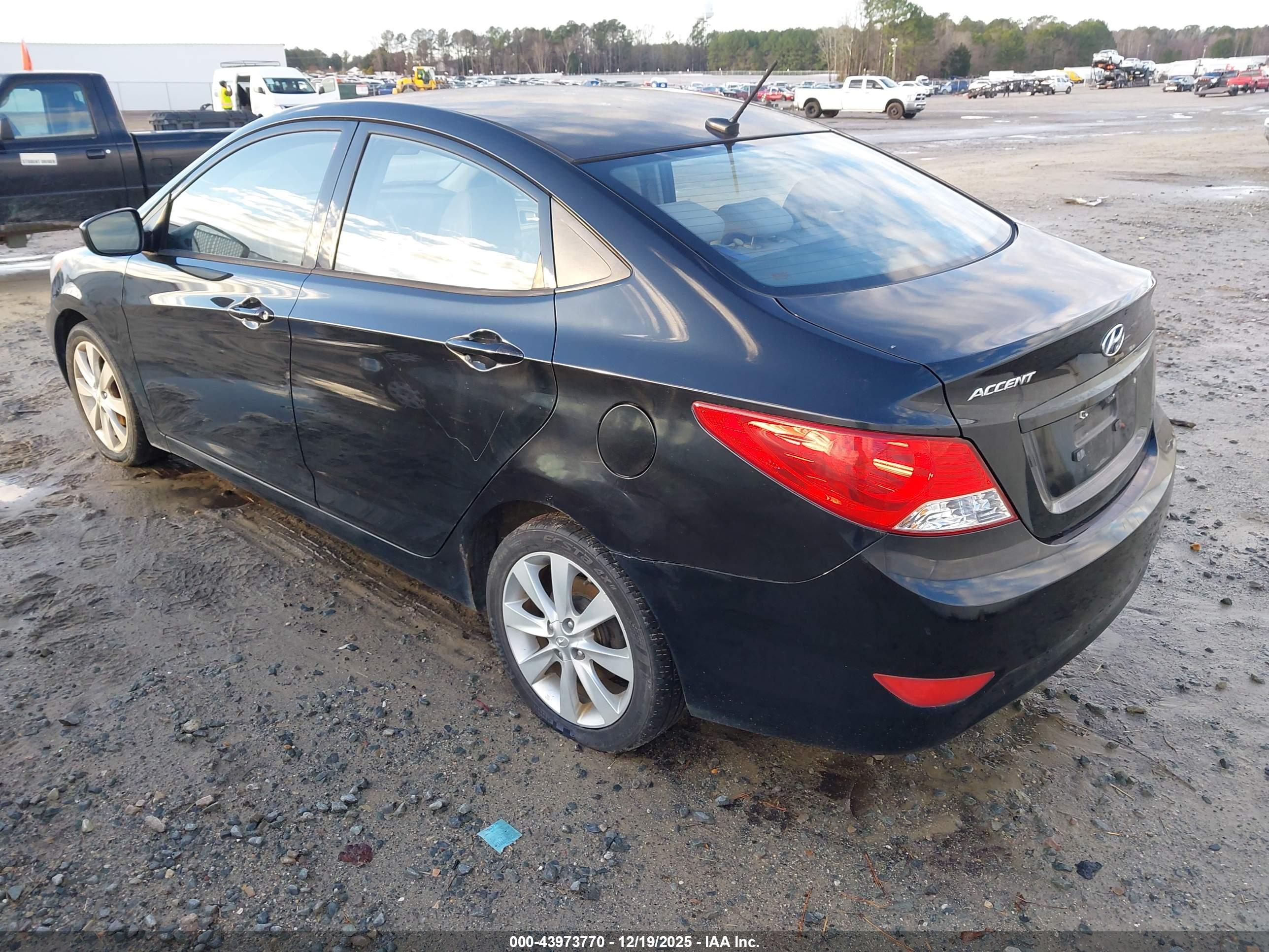 HYUNDAI ACCENT image 3