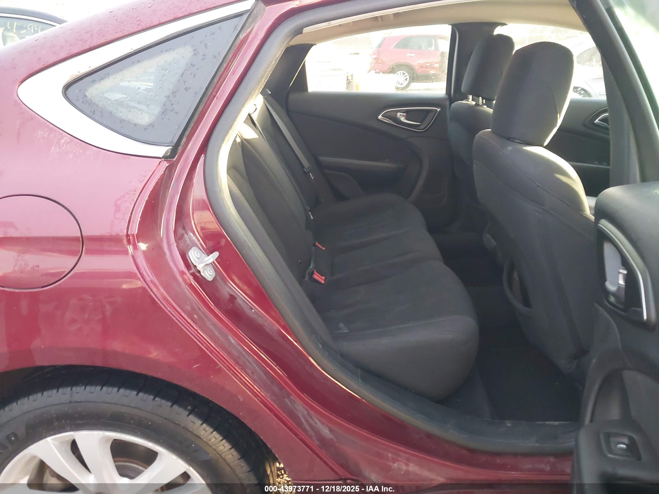CHRYSLER 200 image 8