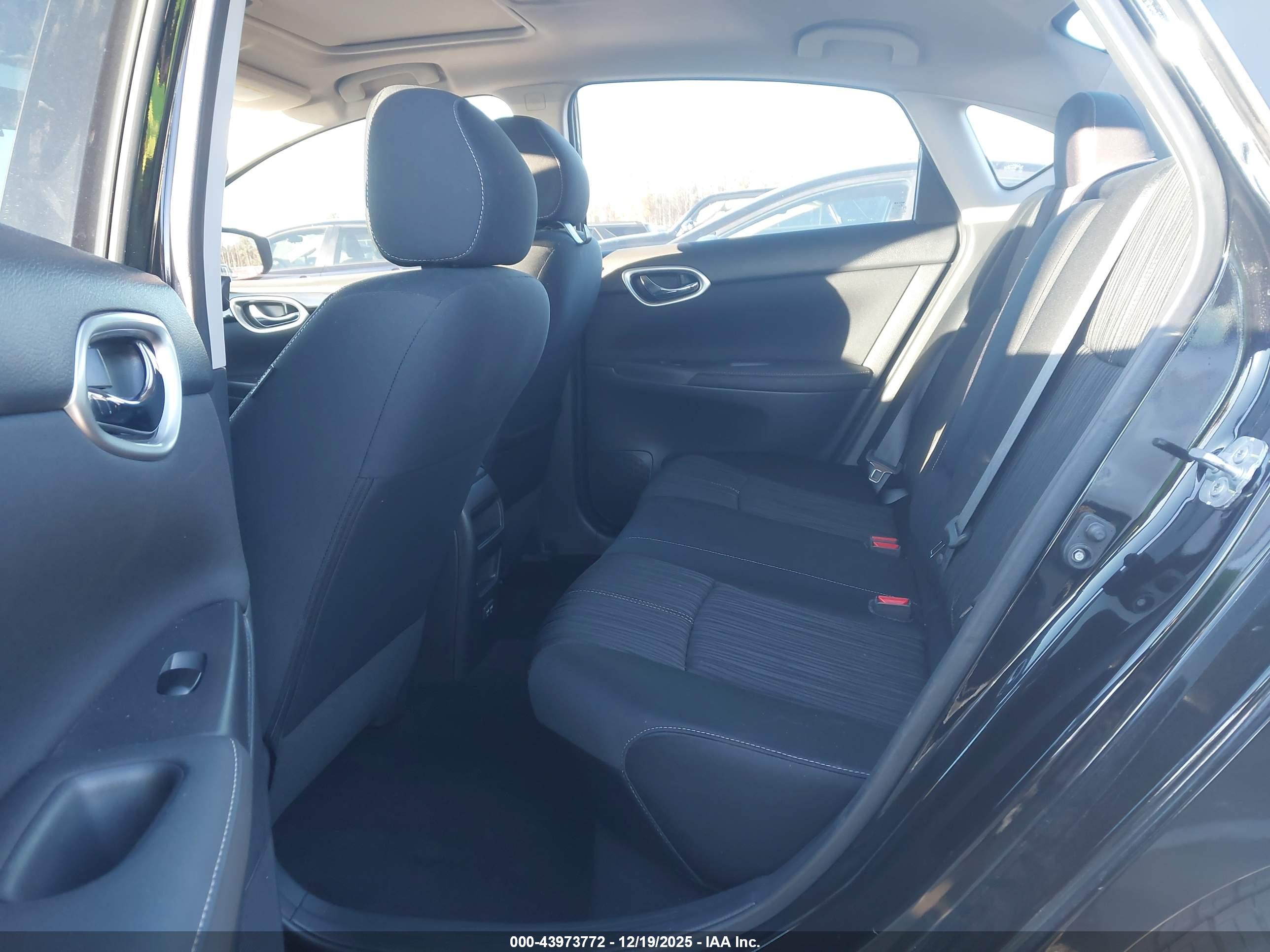 NISSAN SENTRA image 8
