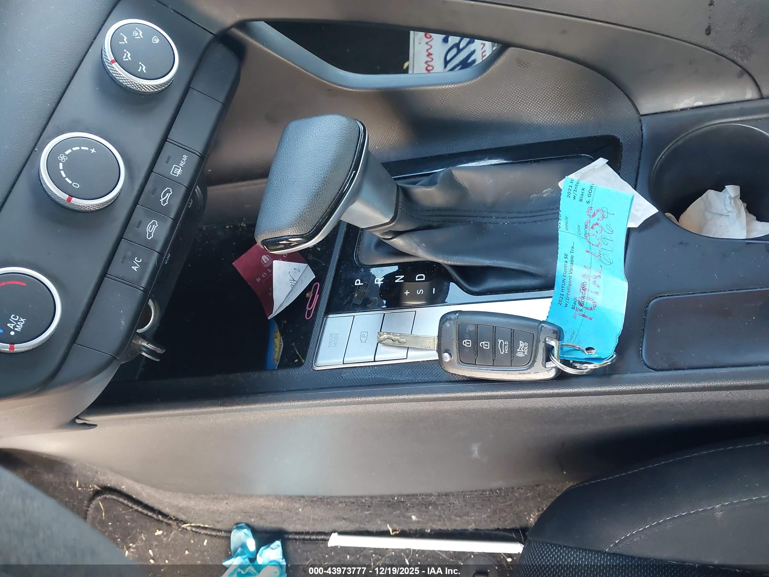 HYUNDAI ELANTRA image 11