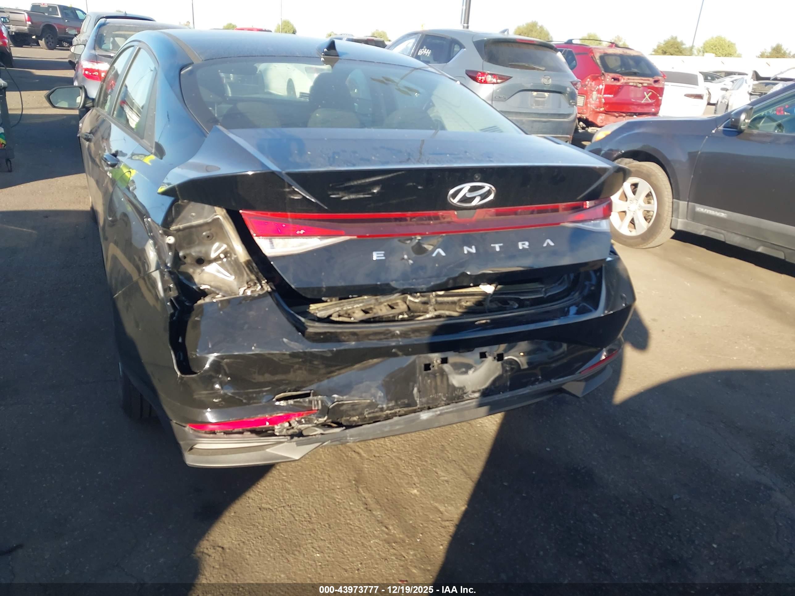 HYUNDAI ELANTRA image 6