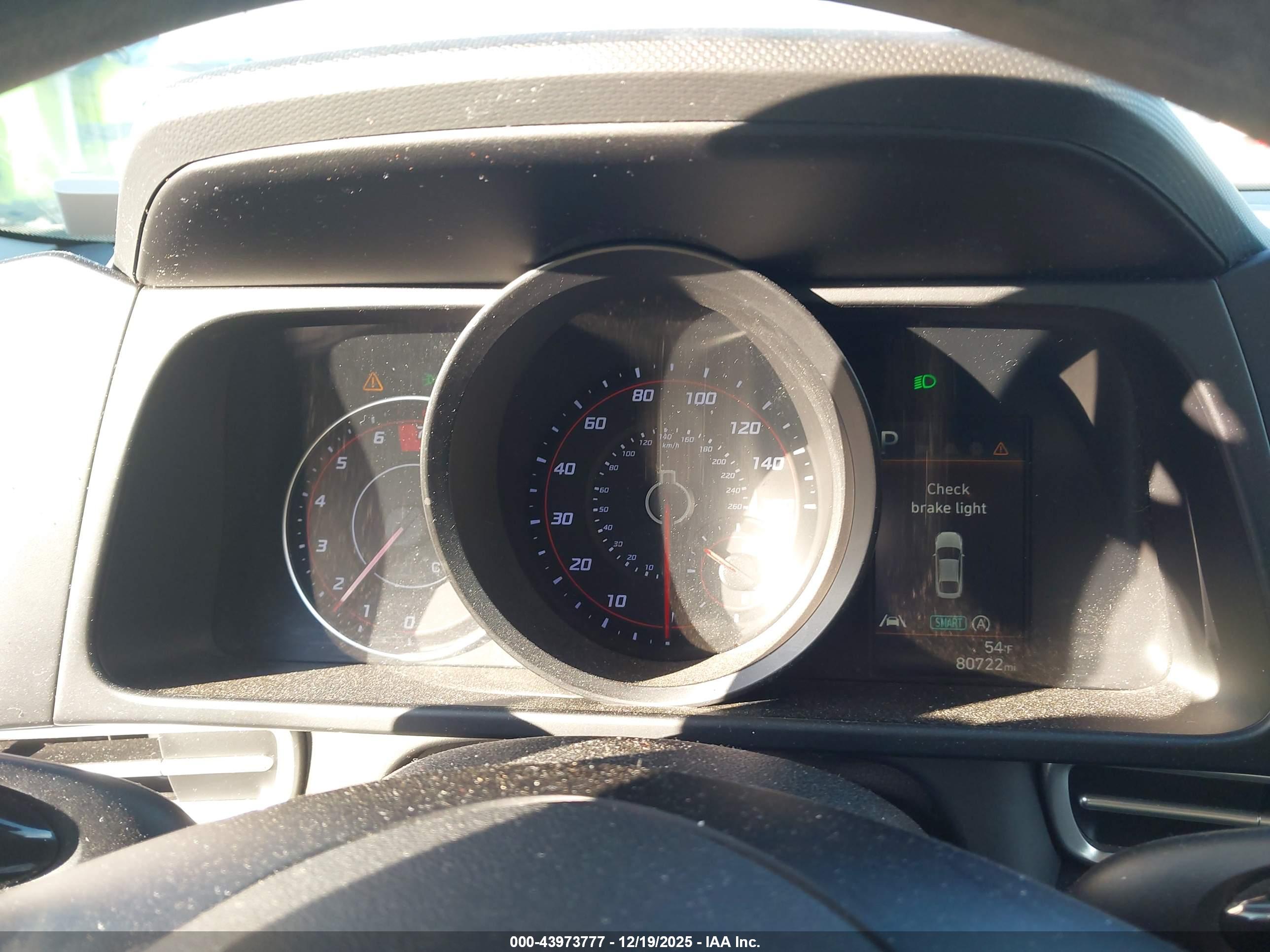 HYUNDAI ELANTRA image 7