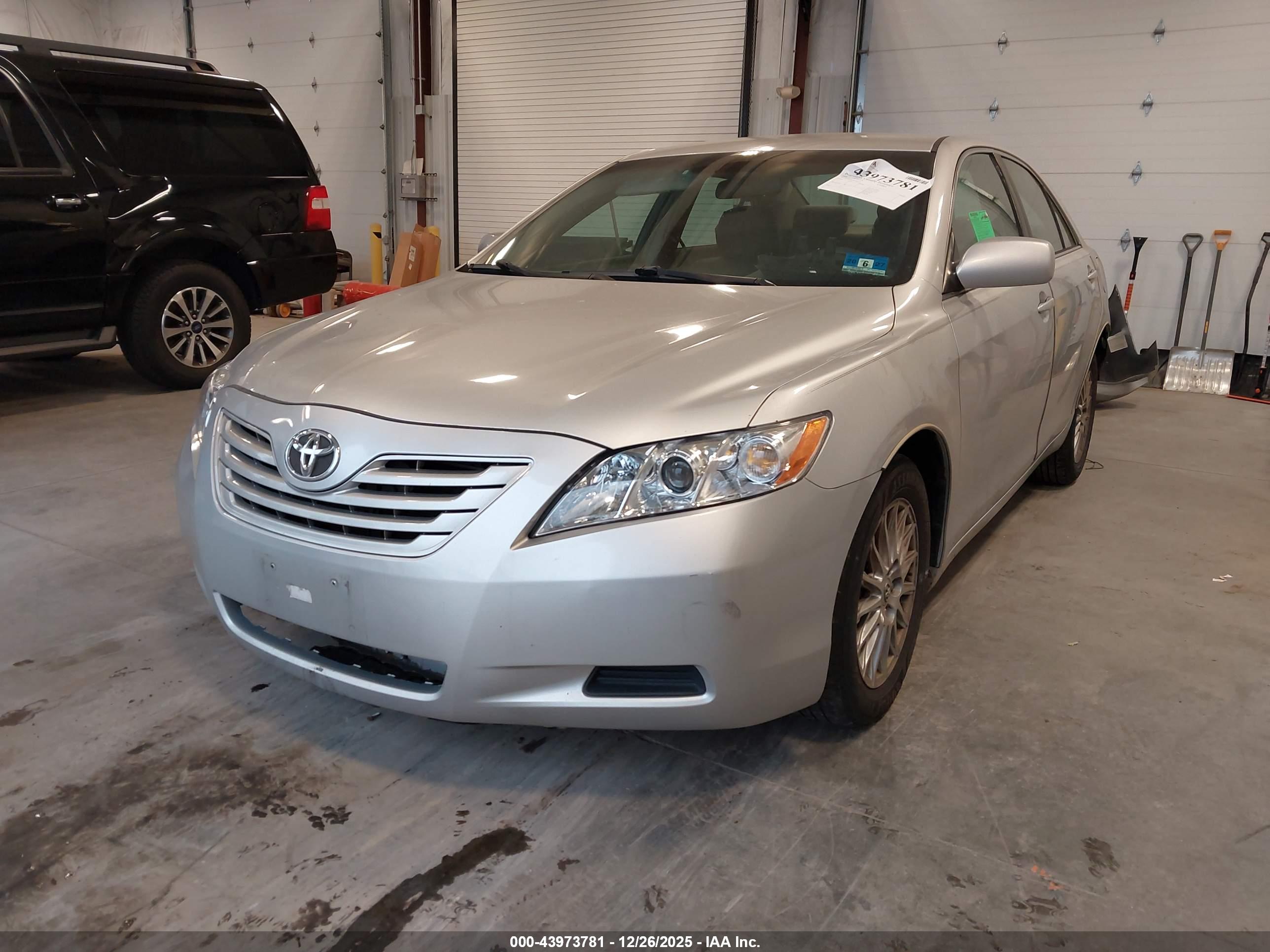 TOYOTA CAMRY image 2